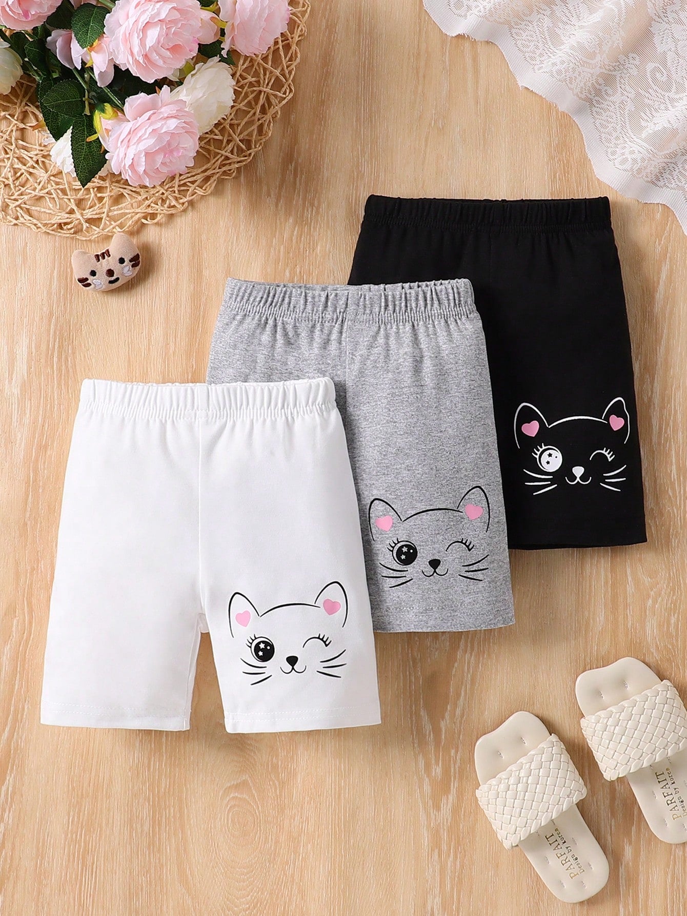 Young Girl Shorts With Three Cute Cat Prints And Elastic Waistband