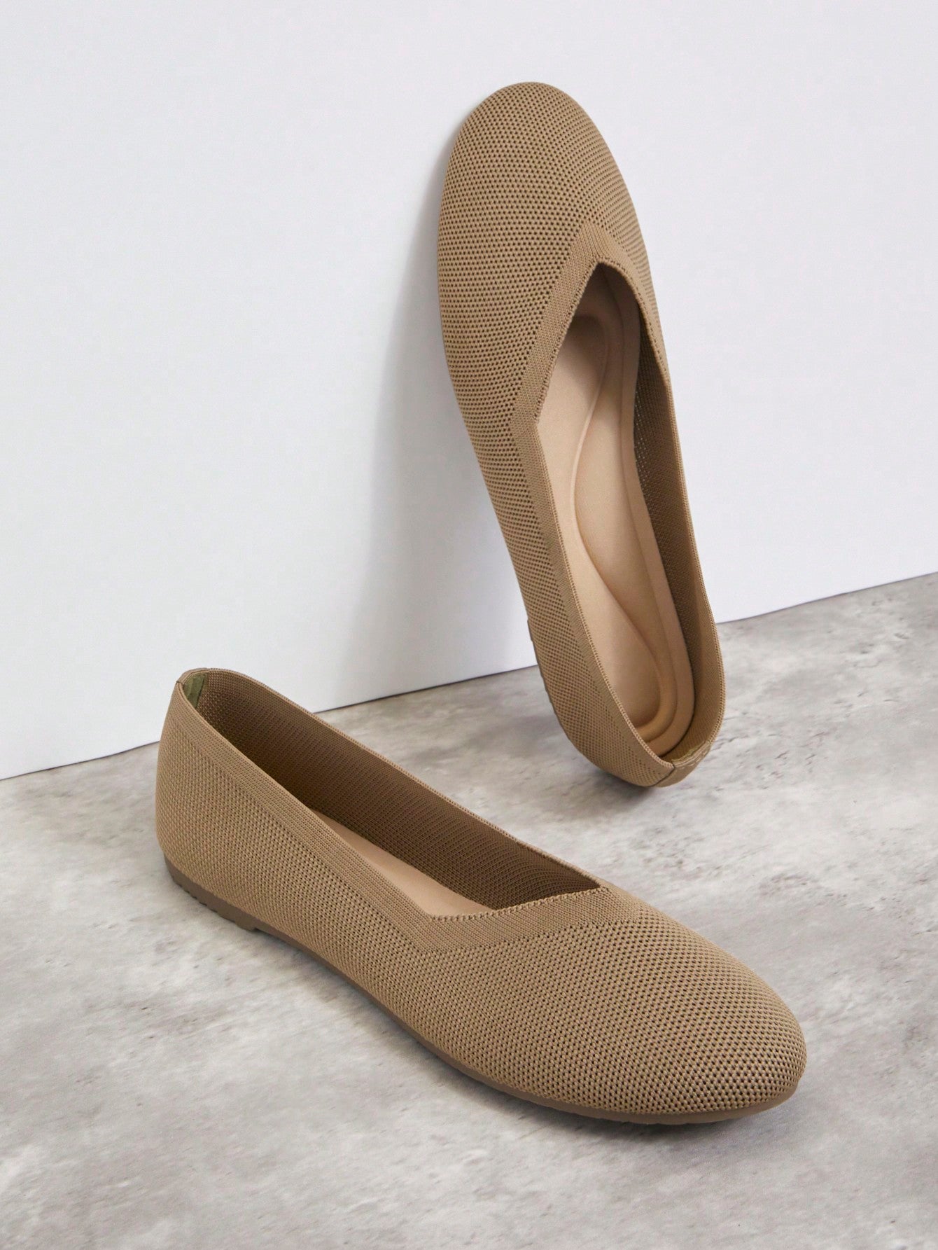 Women's Tan Classic Replica Pointed-Toe Knit Flats: Soft, Comfortable, And -Friendly, Perfect For Any Outfit