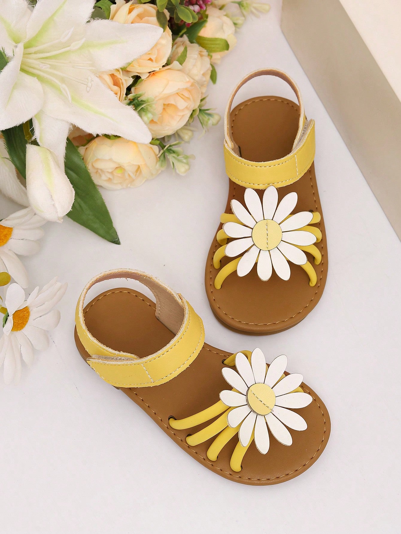 Girls' Sandals, New Summer Soft-Sole Daisy Open-Toe Hook-And-Loop Princess Shoes For Big Kids, 3 Colors