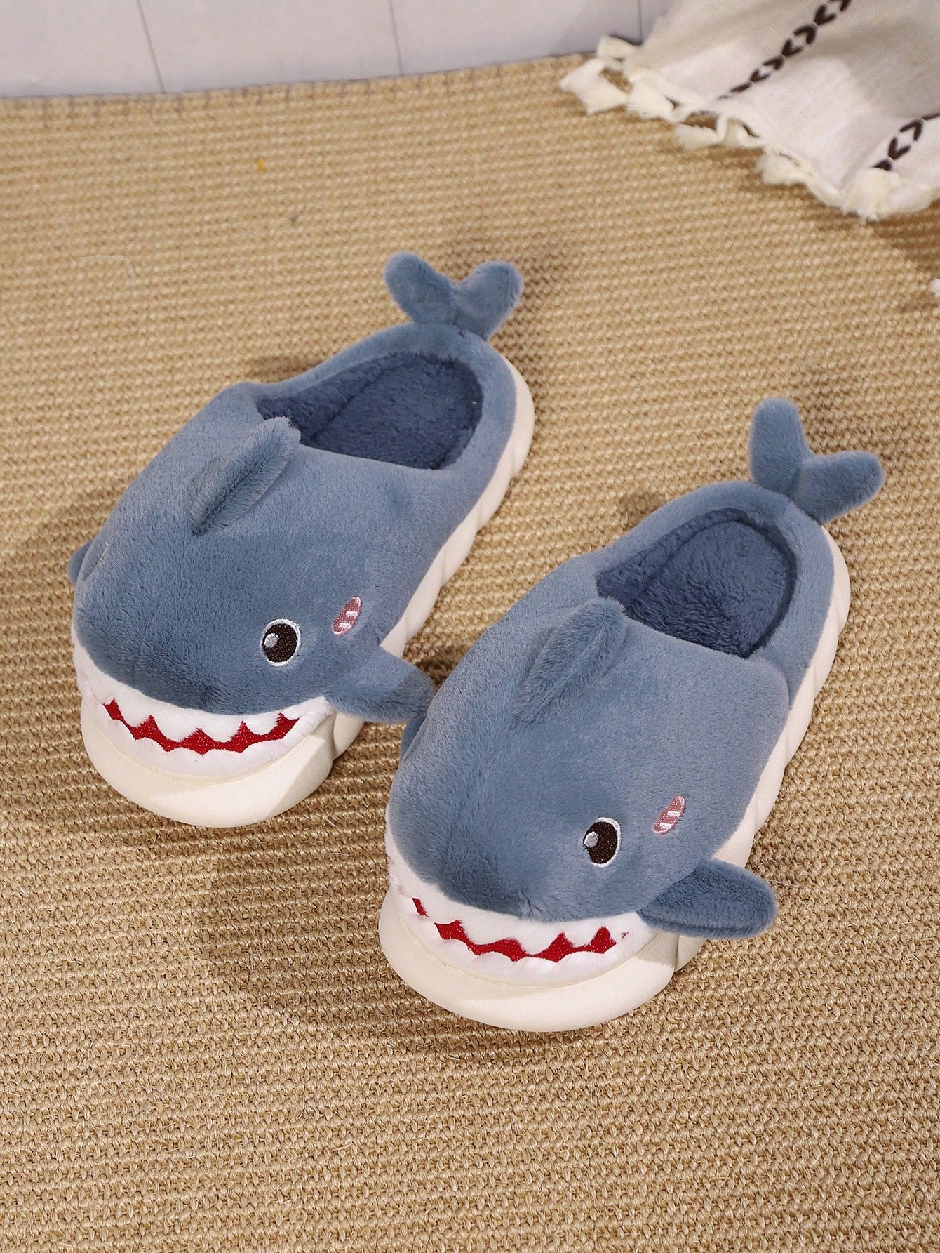 Cute Cartoon Shark Plush Slippers For Couples, Women's Autumn/Winter Warm Men's House Indoor Anti-Skid Slippers