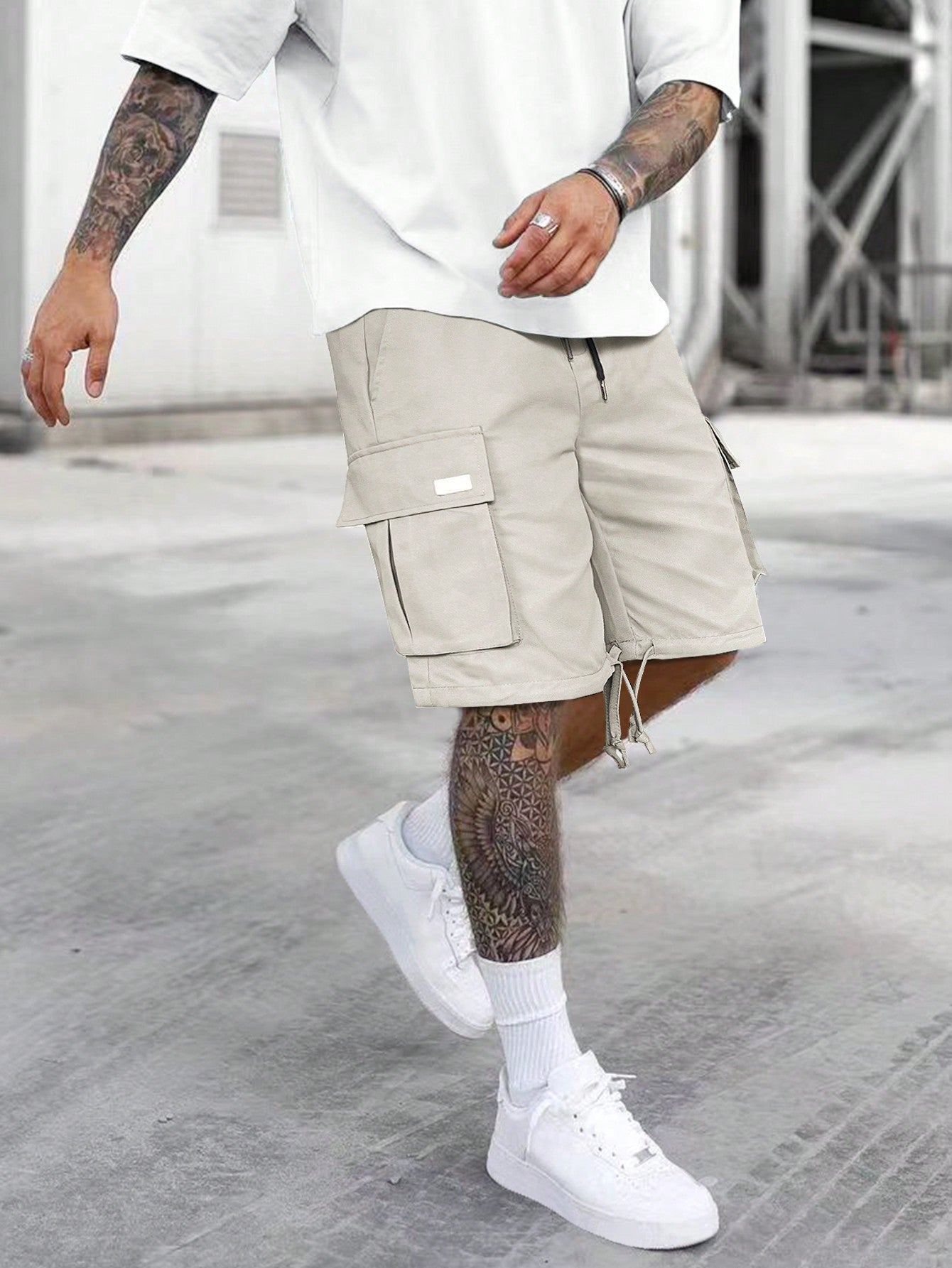 Men Flap Pocket Drawstring Waist Cargo Shorts