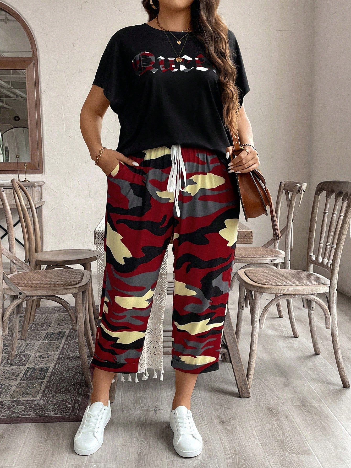 Plus Batwing Sleeve Tee & Drawstring Waist Camo Print Capris Pants