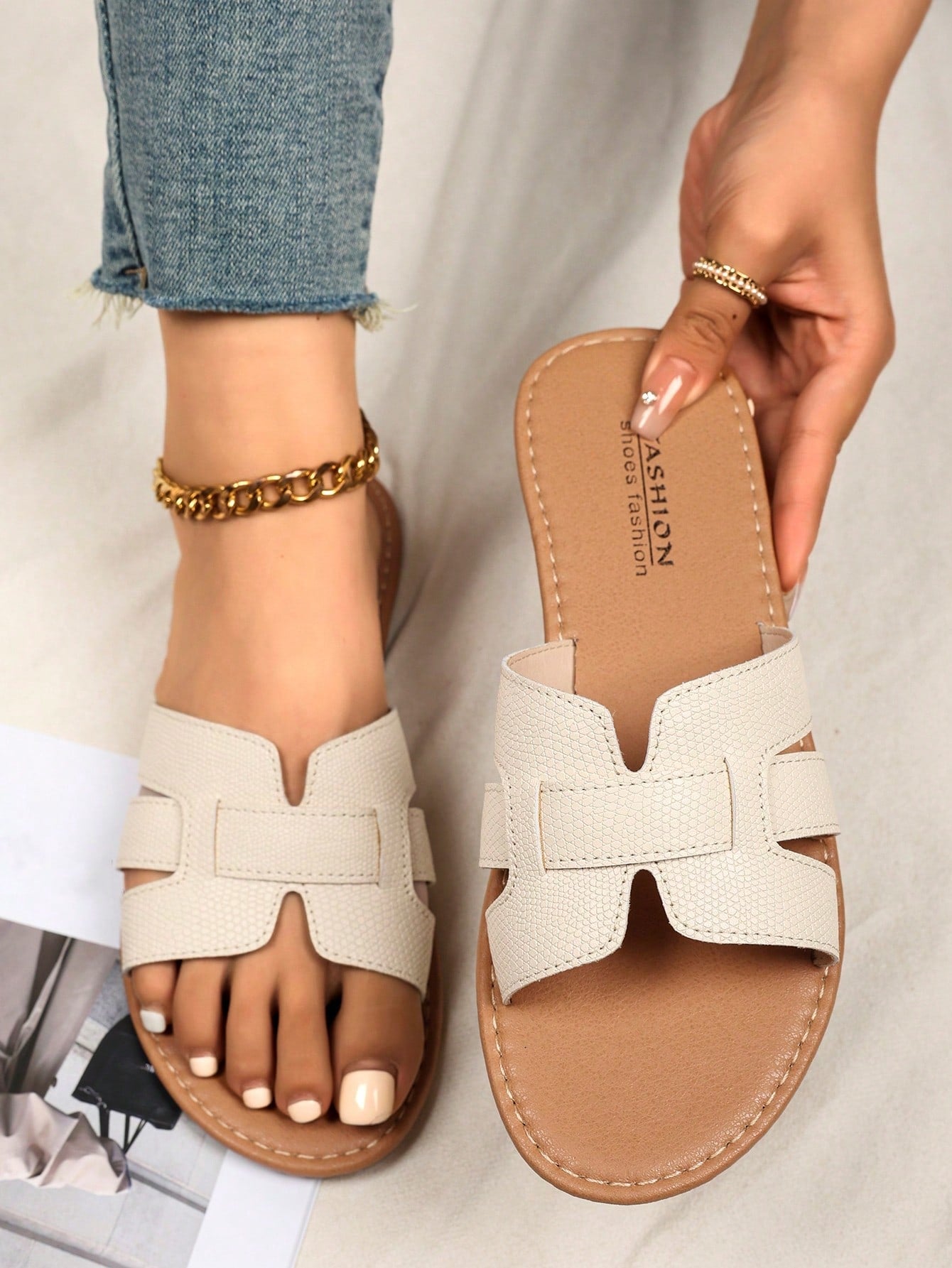 Outdoor Comfortable & Stylish Strappy Flat Sandals For Vacation