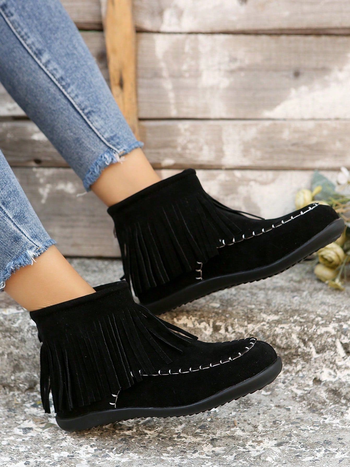 Women's Round Toe Fringe Rivets Side Zipper Flat Fashion Boots