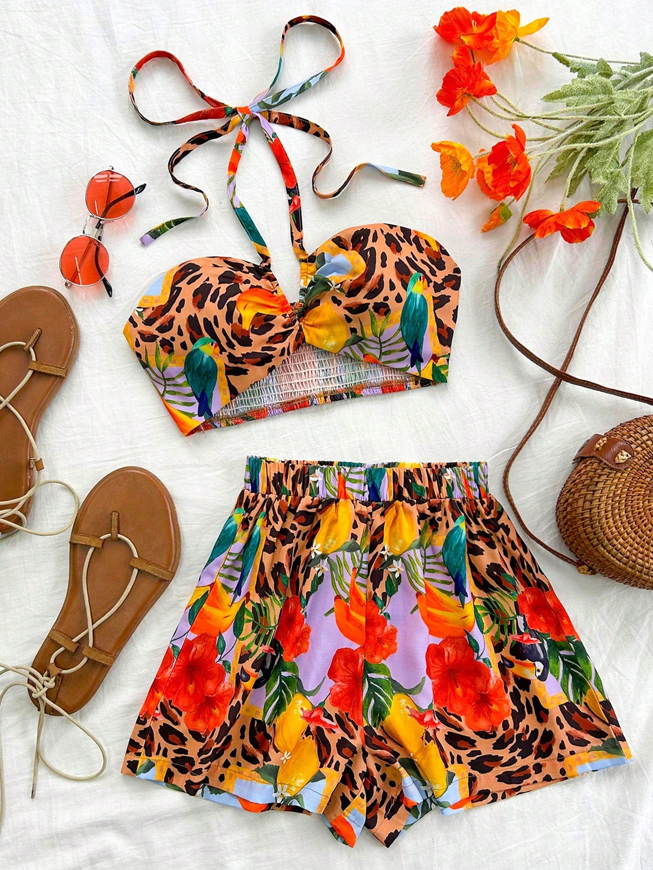 Women's Tropical Casual Holiday Rural Style Colorful Leopard, Fruit & Floral Allover Print Strapless V-Wire Backless Crop Top And Elastic Waist Loose Shorts Summer Set, Can Be Worn Inside Or Outside