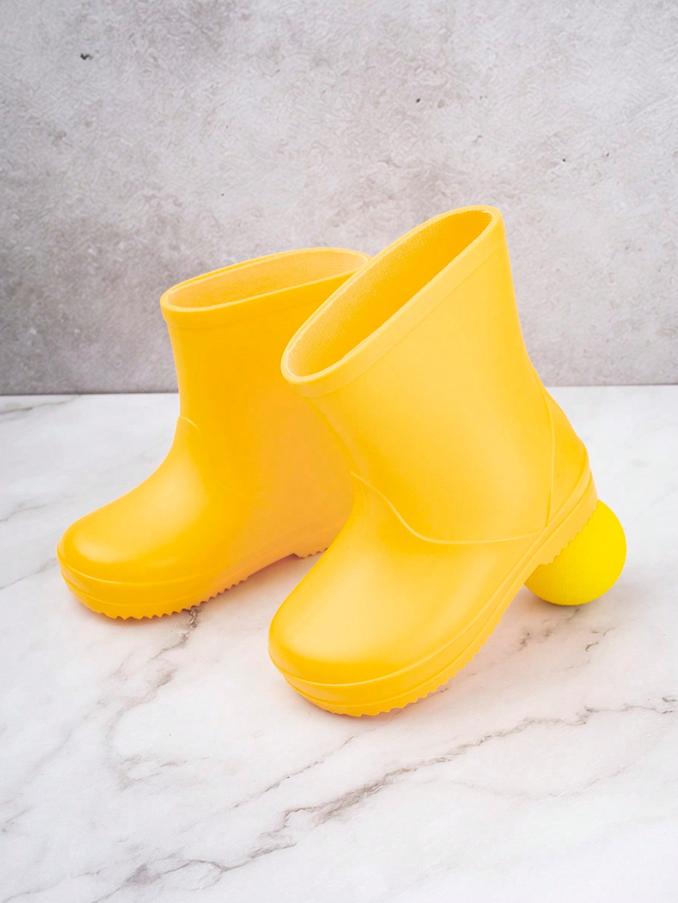 1pair Boys' Yellow Flat Trendy, Simple, Comfortable Casual Rain Shoes Suitable For Everyday Wear All Seasons