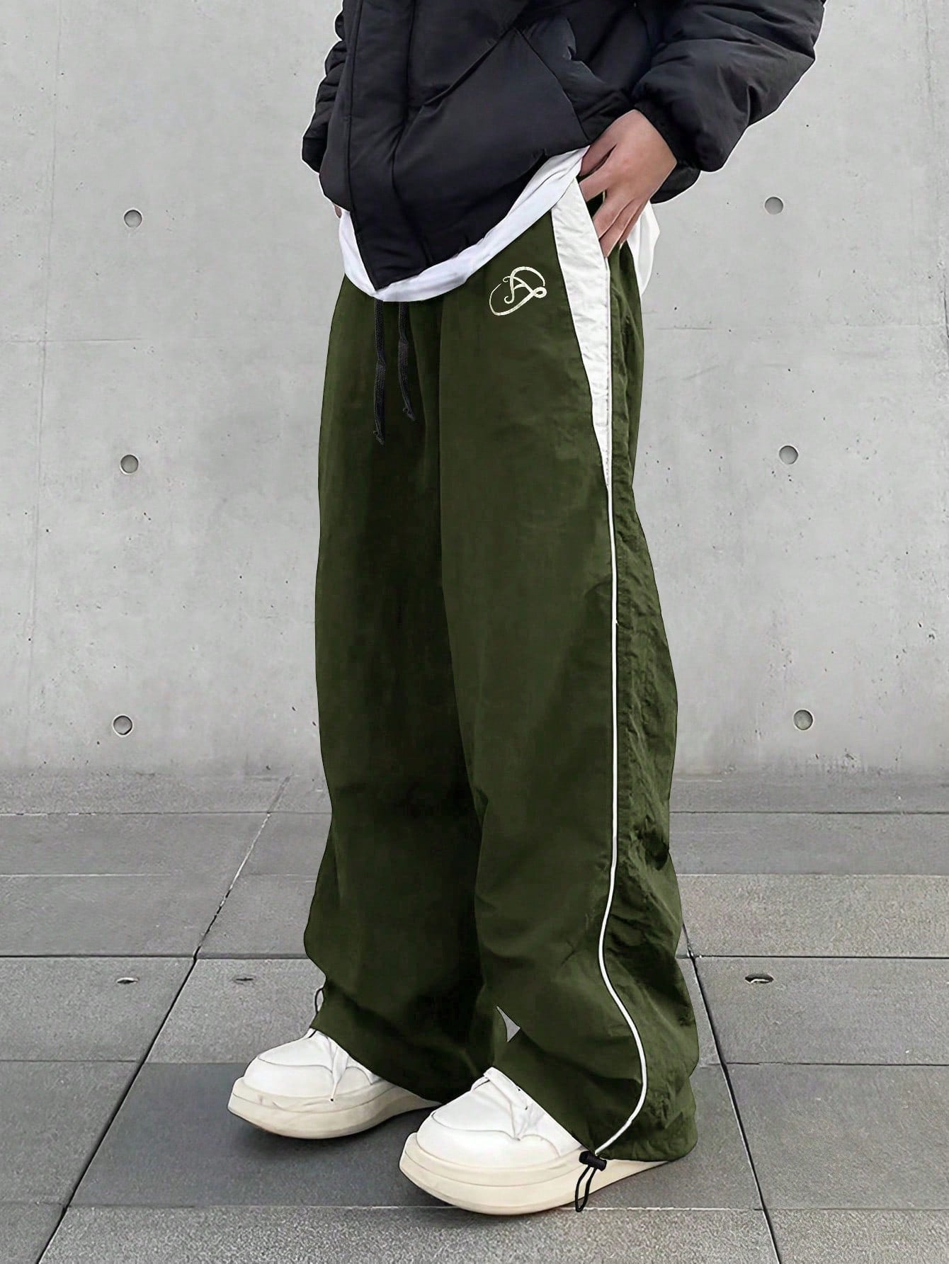 Men Wide Leg Loose Casual Pants With Letter Print And Color-Block Pockets