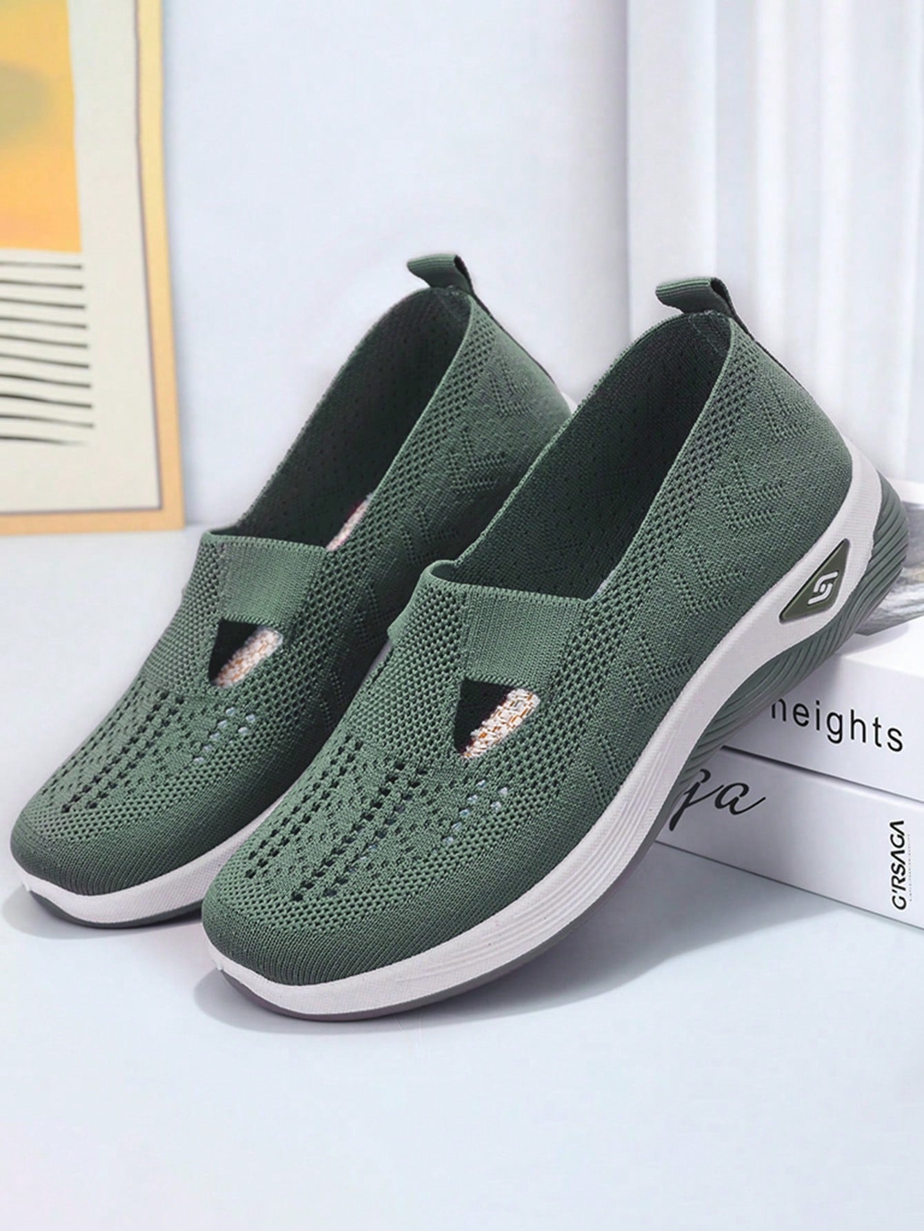 1pair New Soft Anti-Slip Massage Lightweight Women's Shoes With Hollow Mesh Design, Suitable For All Seasons