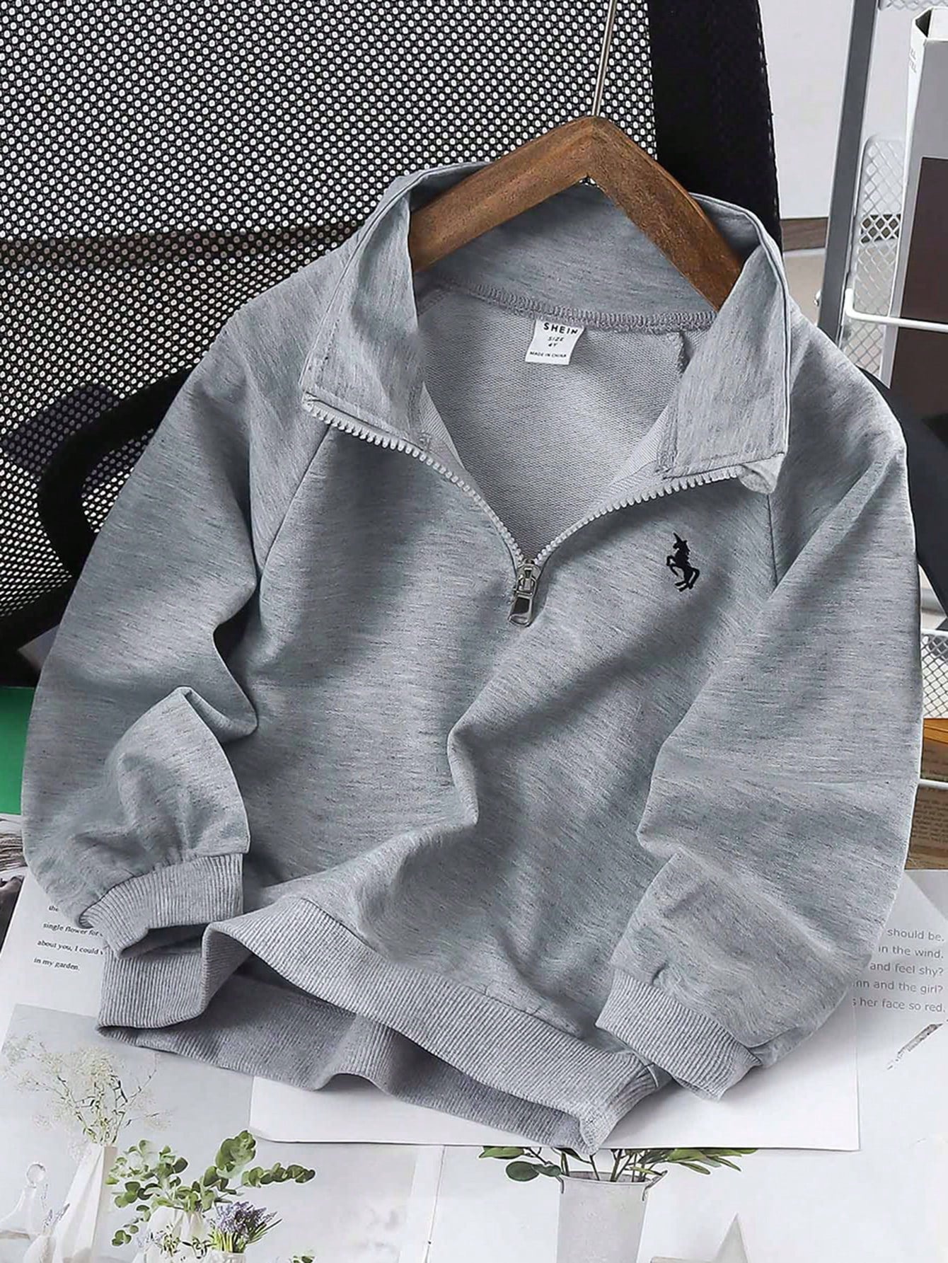 Young Boy Casual Sporty College Street Style Cute Holiday Zipper Sweatshirt With Collar, Long Sleeves Grey Top. Suitable For Daily Wear, School, Travel And Exercise. Suitable For Spring And Autumn Seasons.