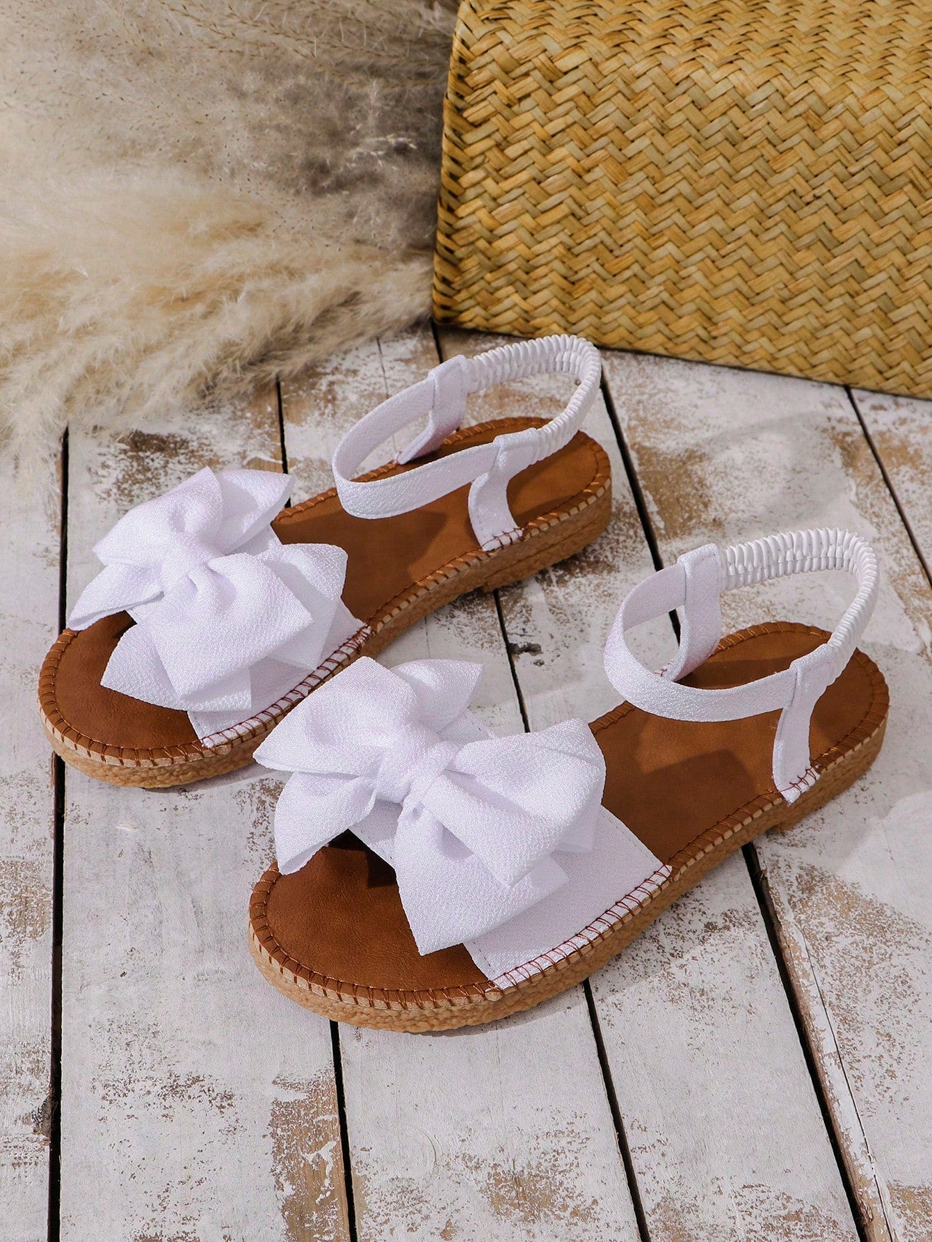 Women's British Style Beige Bowknot New Fashion Simple Flat Round-Toe Sandals