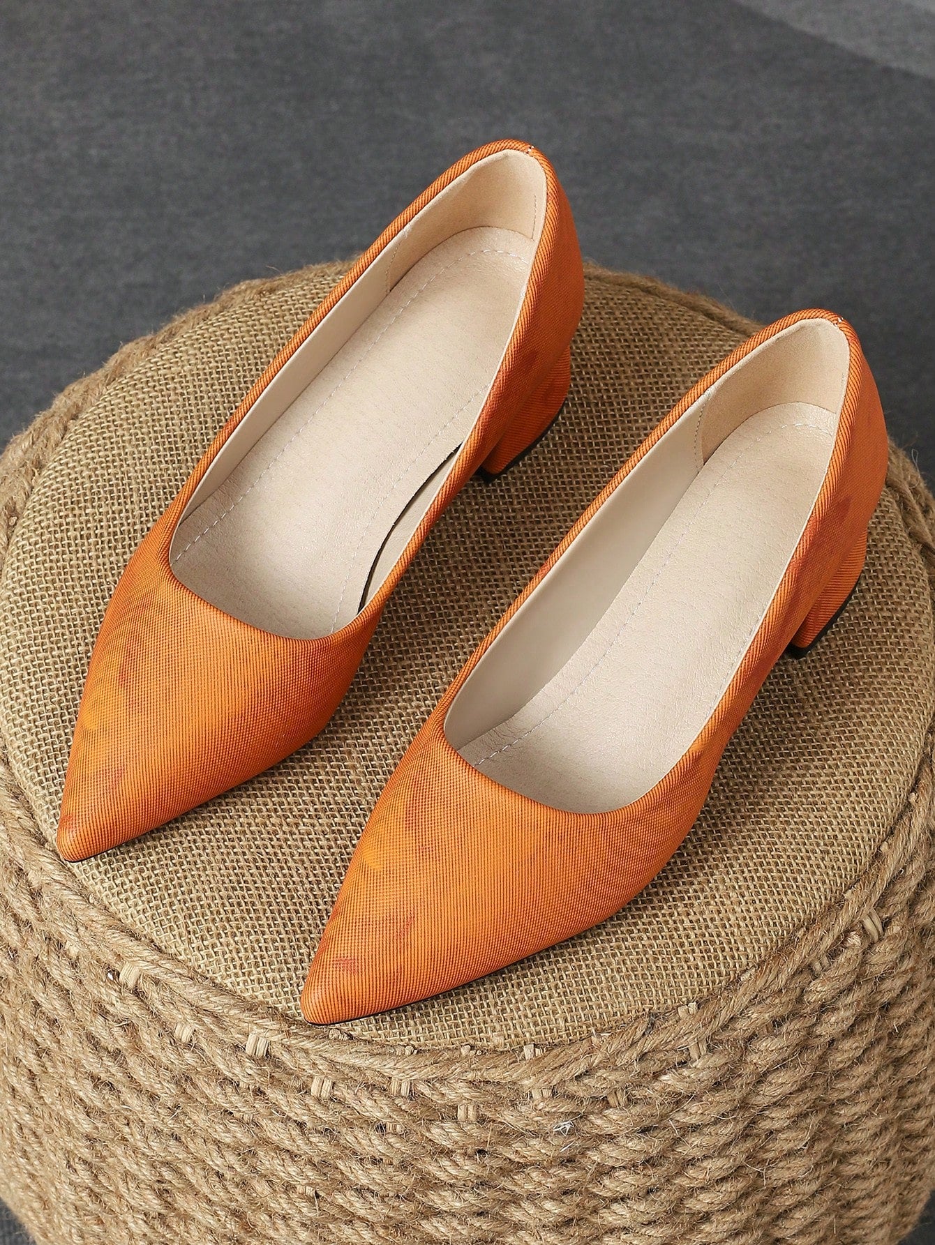 Women's Fashionable Green Pointed-Toe Shallow Mouth Pump Shoe With Blue Stone Texture, Beige Heel, Ideal For Holidays, Shopping, Outdoor Activities, Available In Red, Yellow, Vintage Casual Style, High-Grade Black Flat Shoe