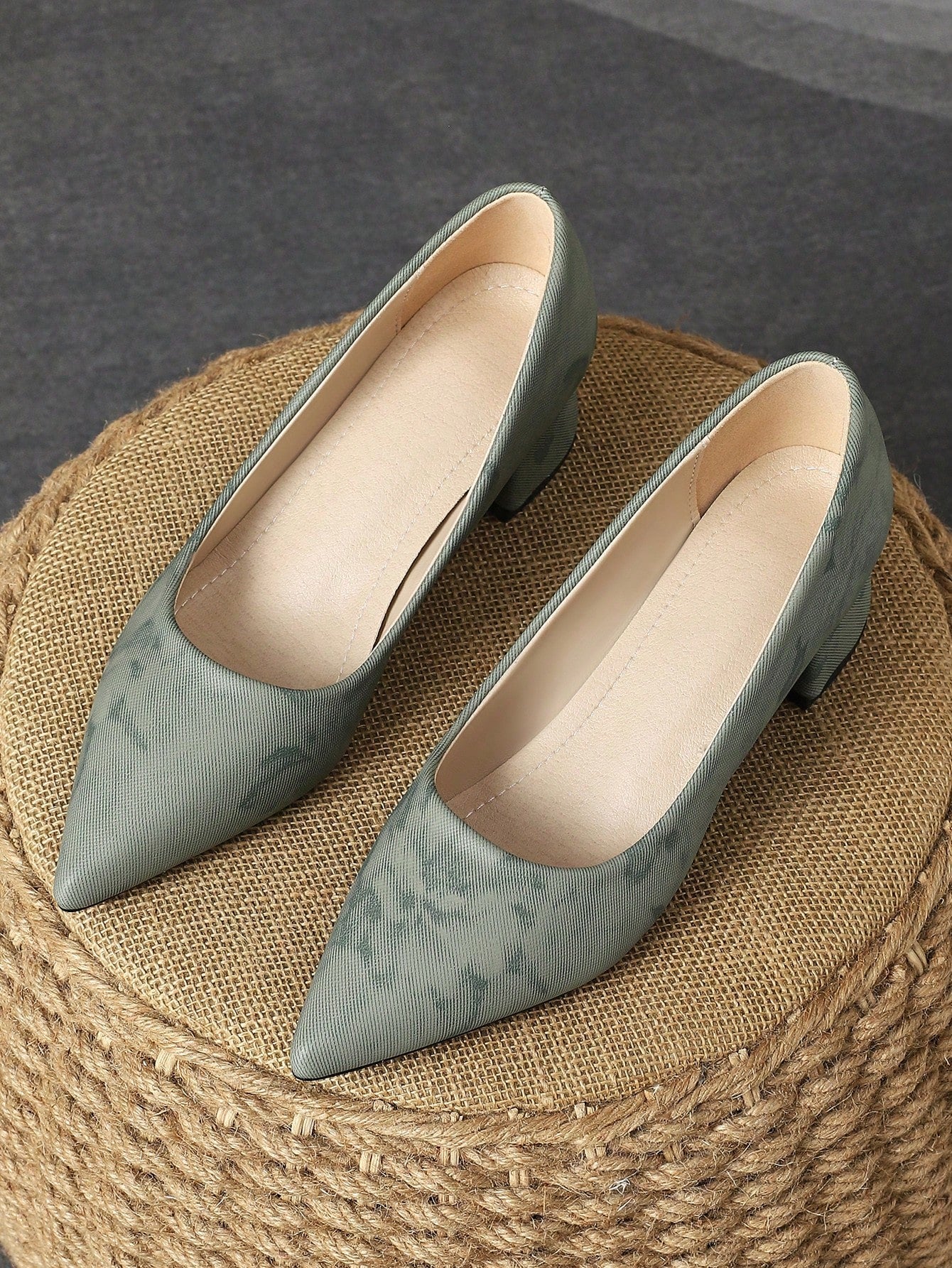 Women's Fashion Green Pointed Toe Low Cut Pump Shoes With Blue Stone Pattern, Apricot-Colored Heels For Vacation, Shopping, Outdoor, Red/Yellow Retro And Versatile, High-End Feel, Black Shoes
