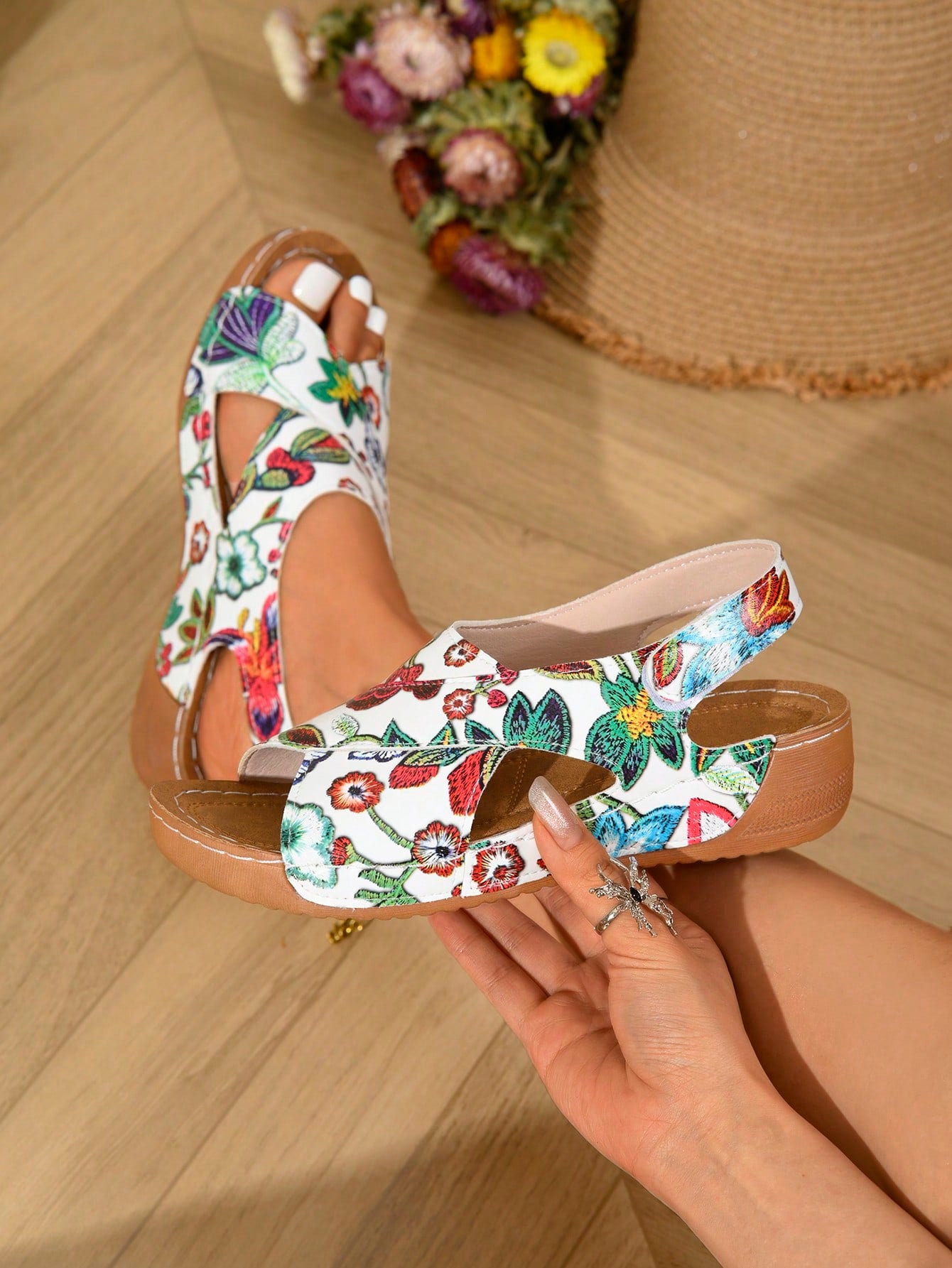 Women Plus Size Thick Low Wedge Sandals New Fashion Open-Toe Casual Slippers With Round Toe And Buckle Strap