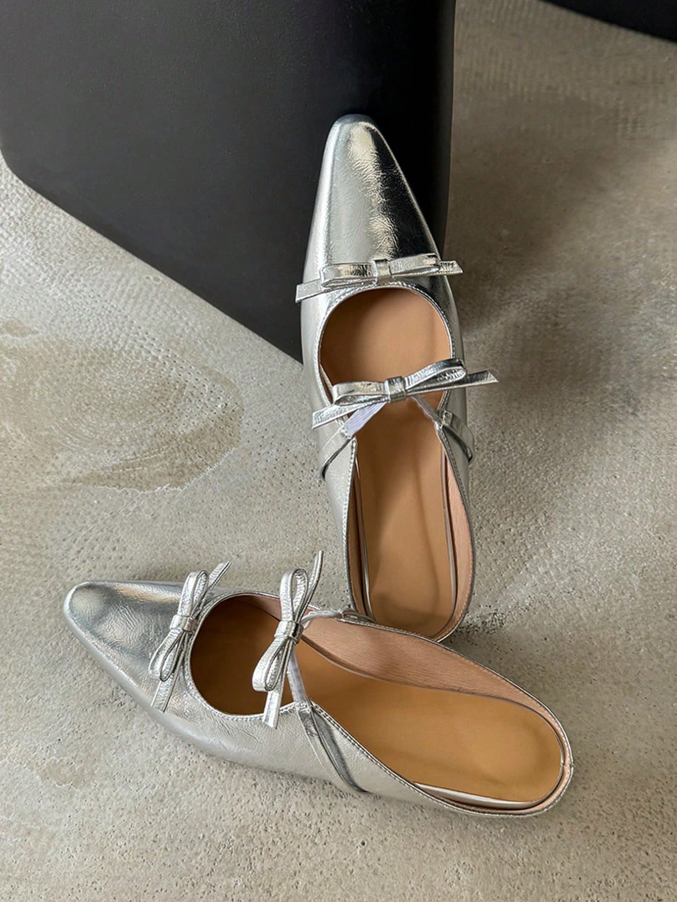 Silver Flat Sandals With Fashionable Bowknot Decorations, Comfortable Ballet Shoes, Women's Shoes, Closed-Toe Slides For Summer, Closed Toe Slip-On Mary Jane Style Sandles