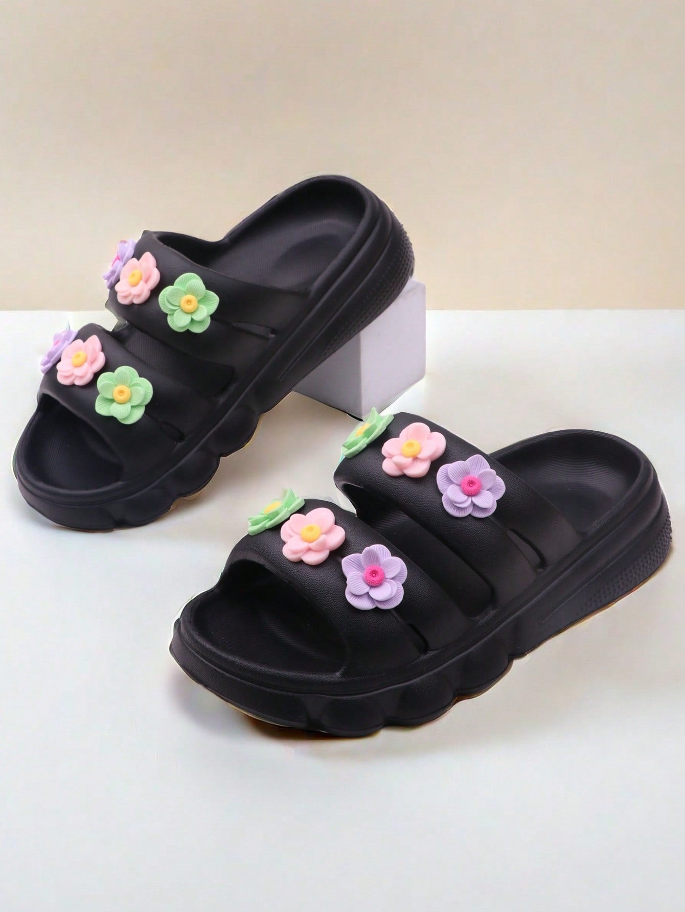 Unisex Anti-Slip Outdoor Sandals, Girls' Flower Slippers And Boys' Hollow Summer Beach Shoes For Toddlers And Kids