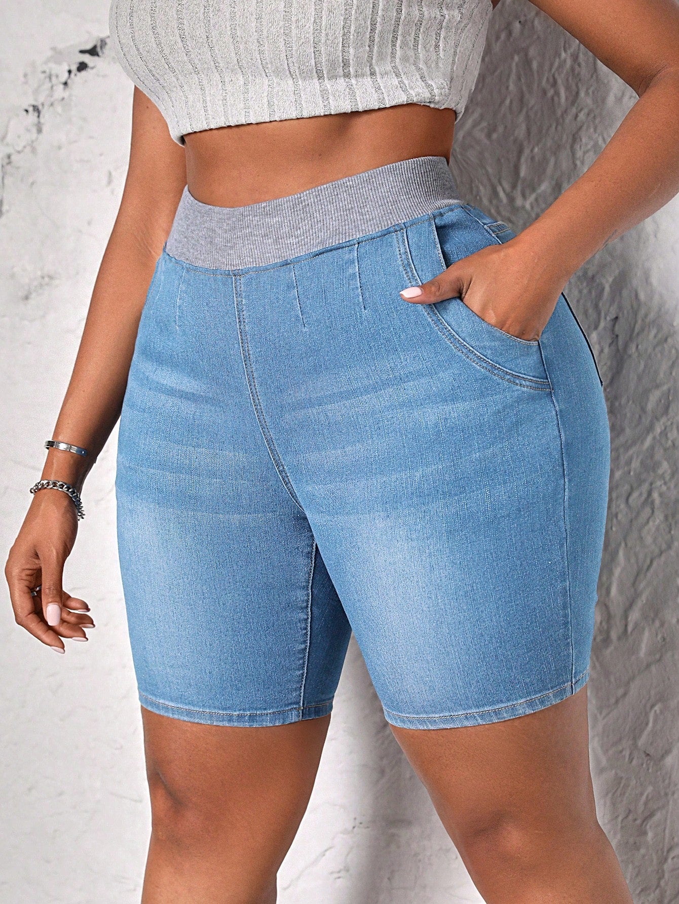 Plus Size Women'S Elastic Waist Denim Shorts