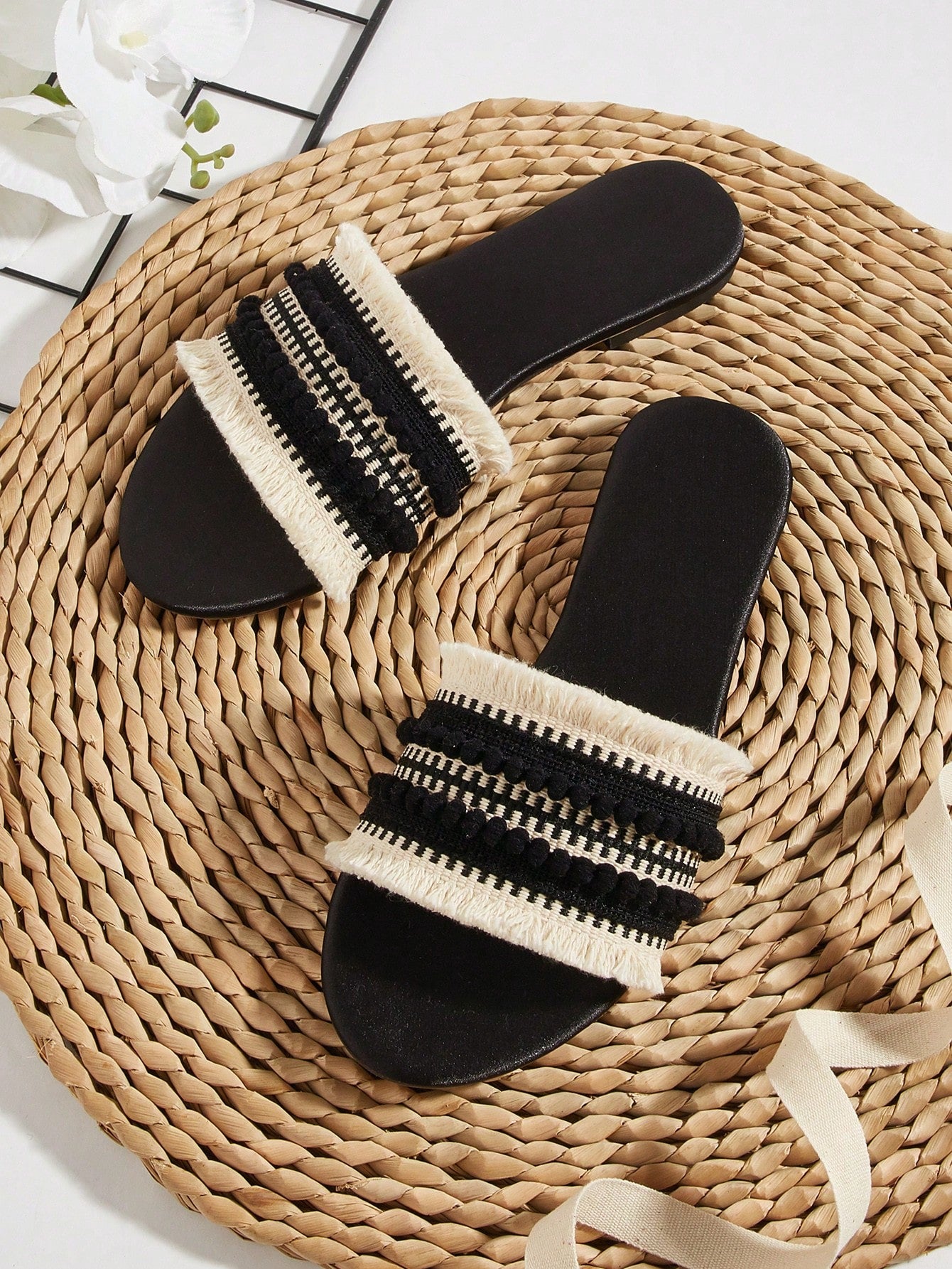 Vacation Outdoors Flat Slippers for Women, Fringe Decor Plain Straw Open Toe Slide Sandals