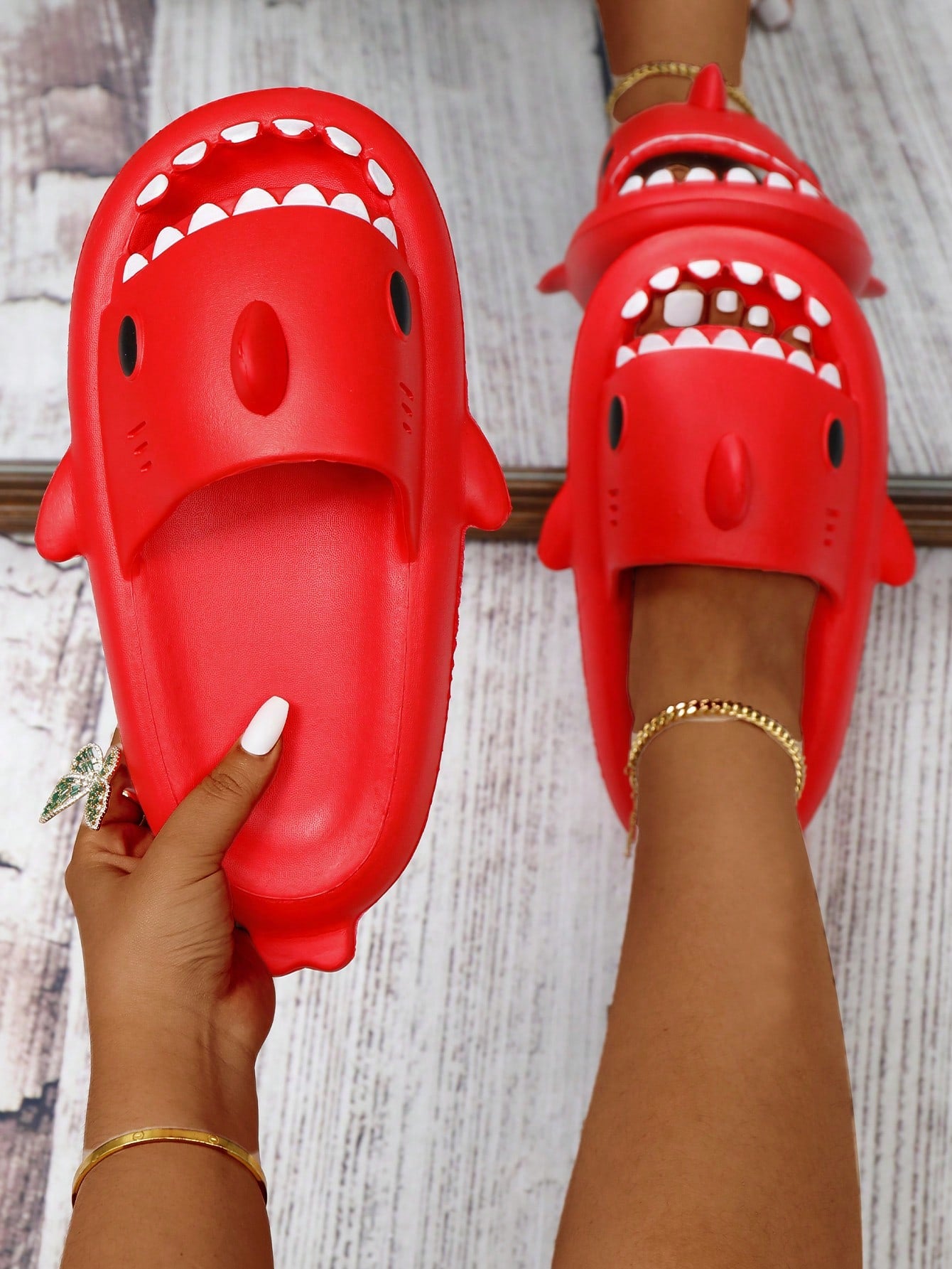 Fashionable And Fun Shark Shaped Slides Thick-Soled Plastic Slippers For Women