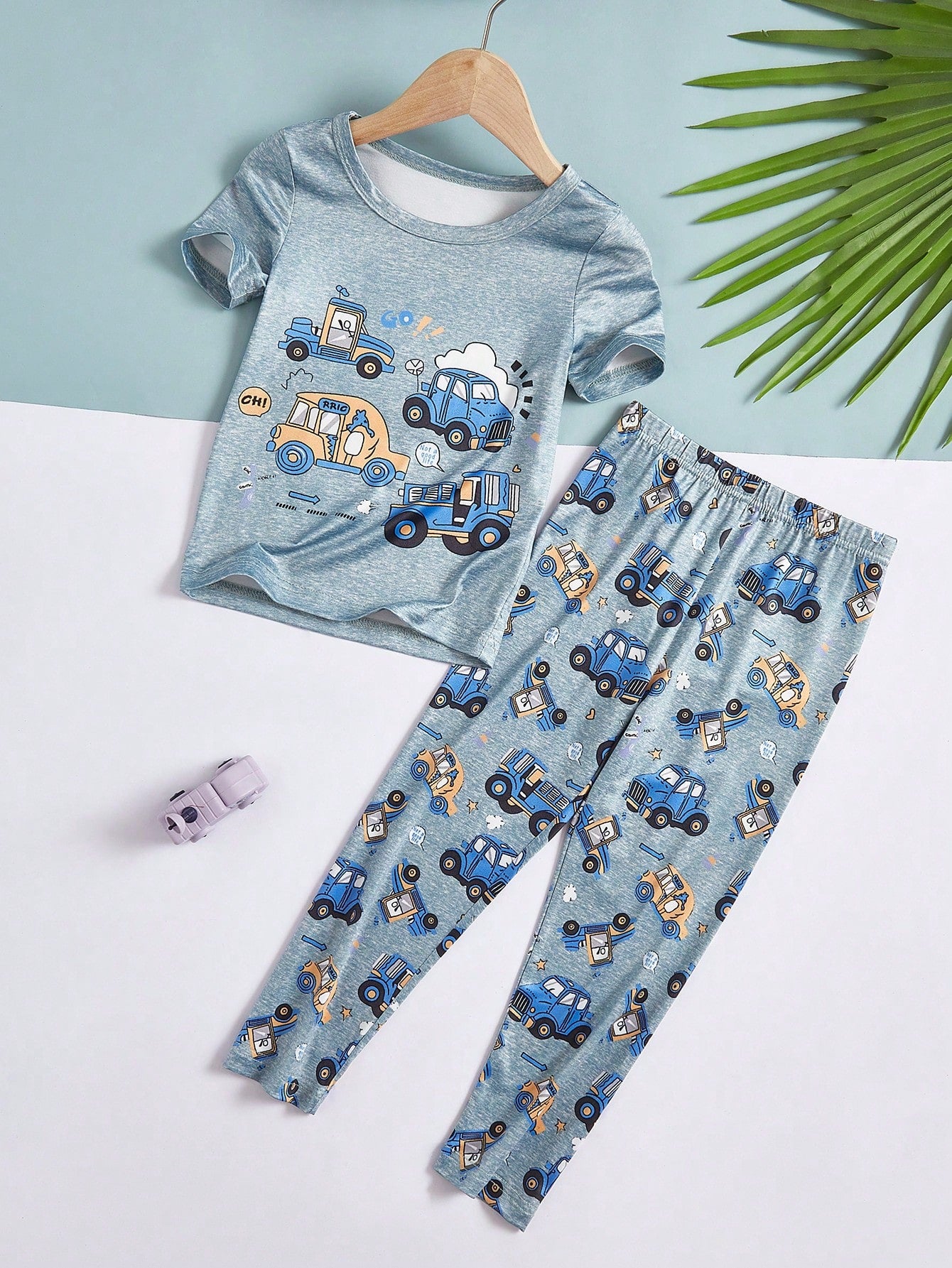 Young Boys' Cute Cartoon Printed Round Neck T-Shirt And Snug Fit Leggings Set With Car Pattern