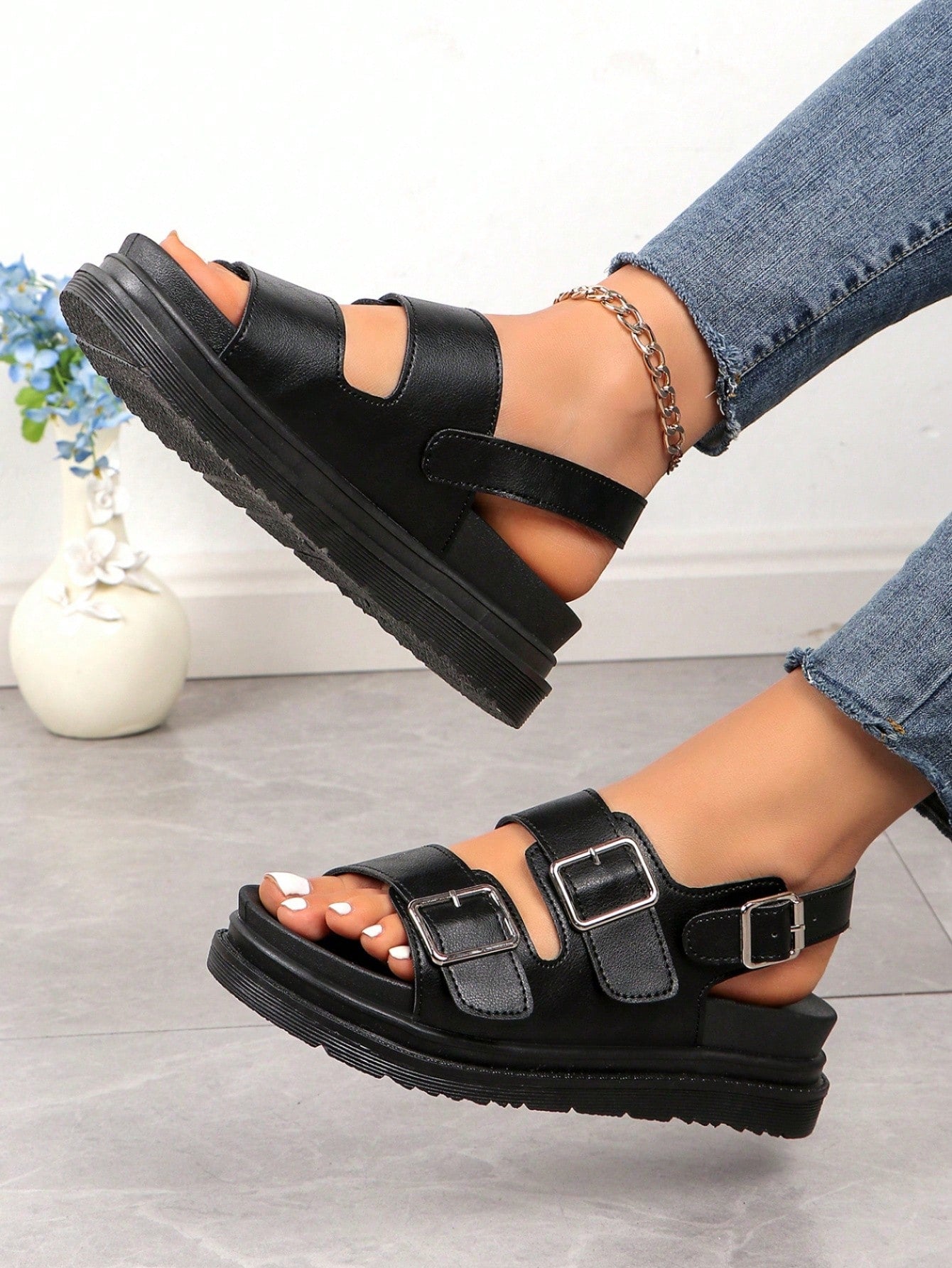 Women's Thick Sole Sandals, Sporty & Casual Style With Buckle Detail, 2024 Summer Collection Women's Casual Solid Color Buckle Strap Flat Sandals