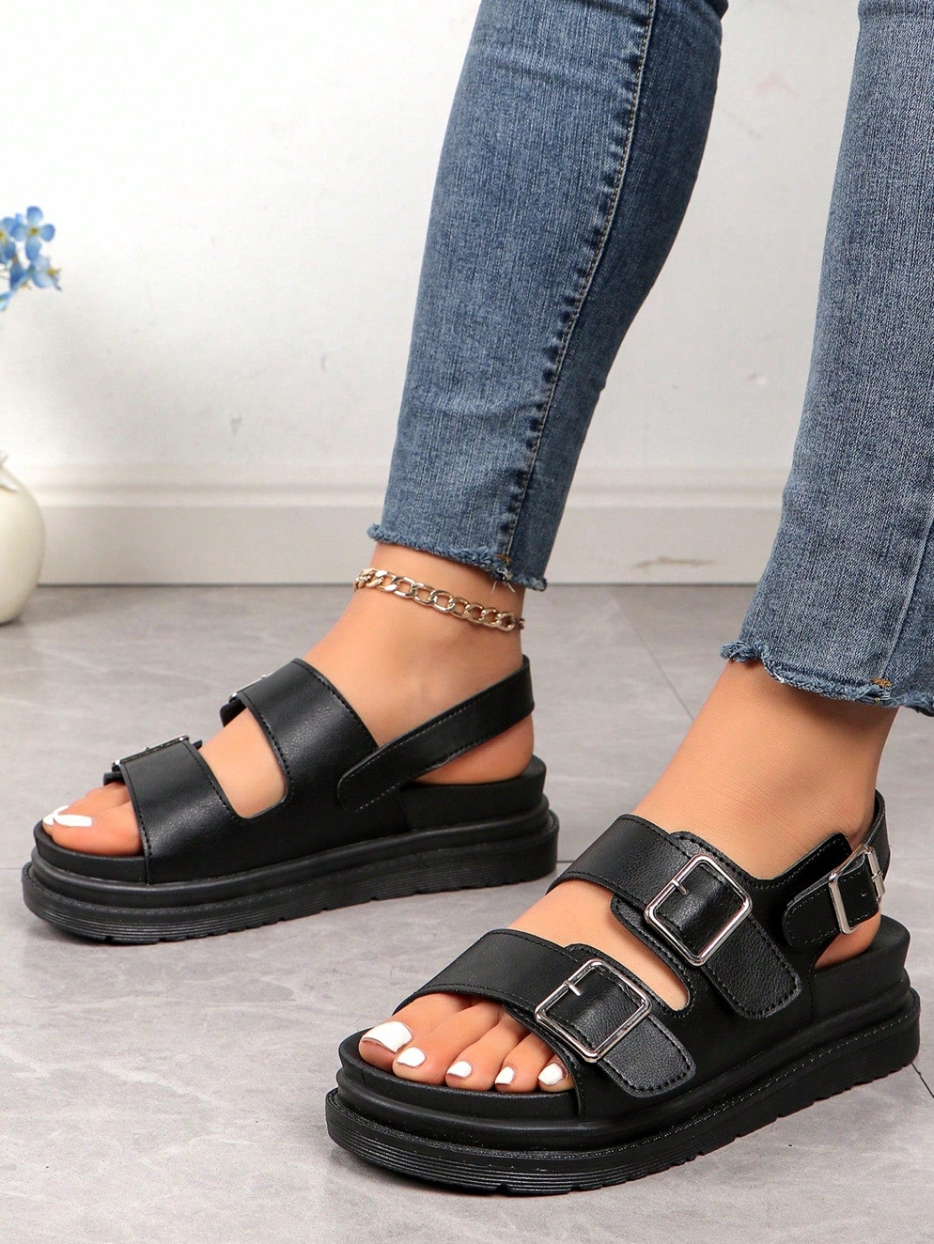 Women's Thick Sole Sandals, Sporty & Casual Style With Buckle Detail, 2024 Summer Collection Women's Casual Solid Color Buckle Strap Flat Sandals