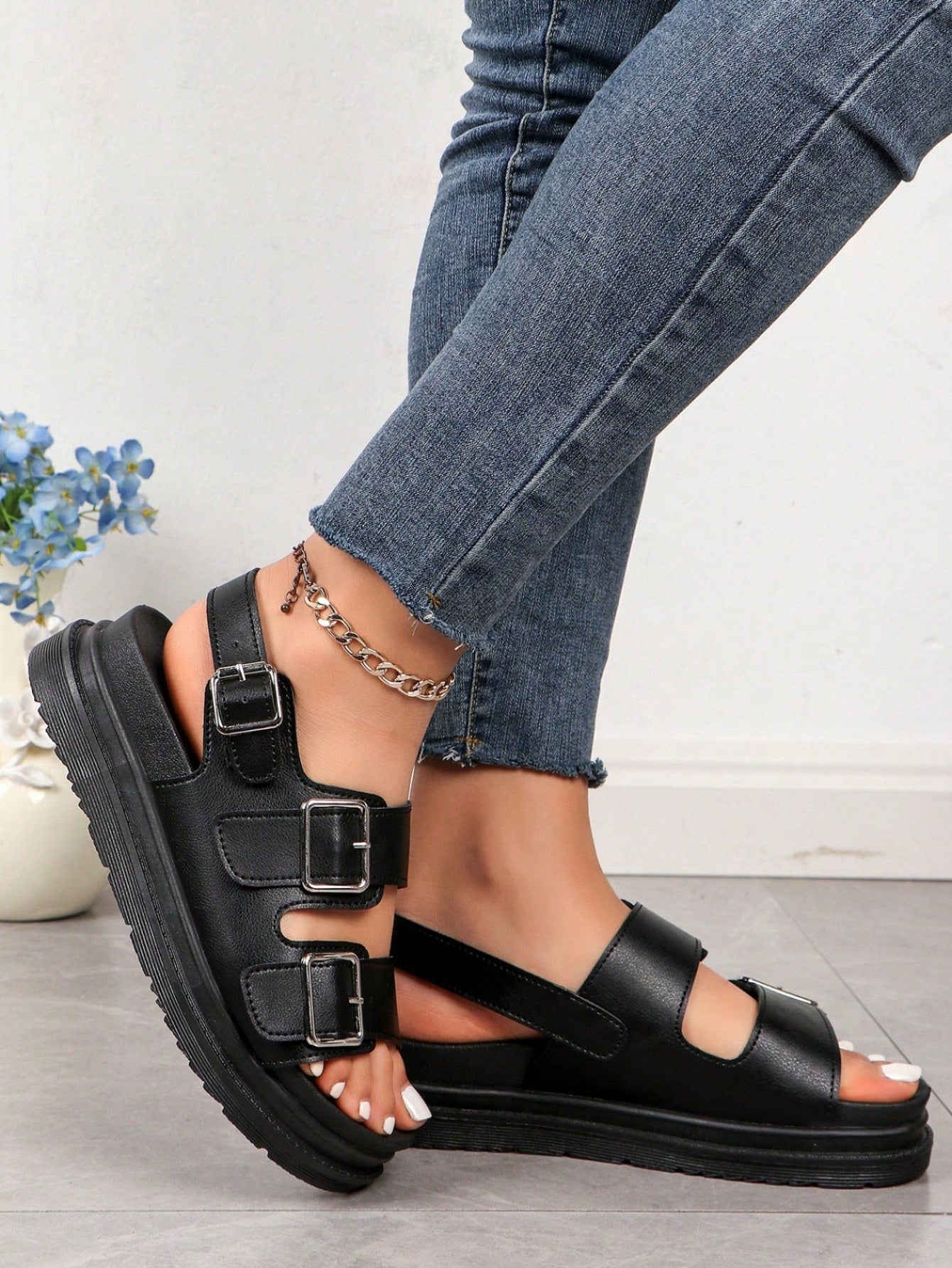 Women's Thick Sole Sandals, Sporty & Casual Style With Buckle Detail, 2024 Summer Collection Women's Casual Solid Color Buckle Strap Flat Sandals