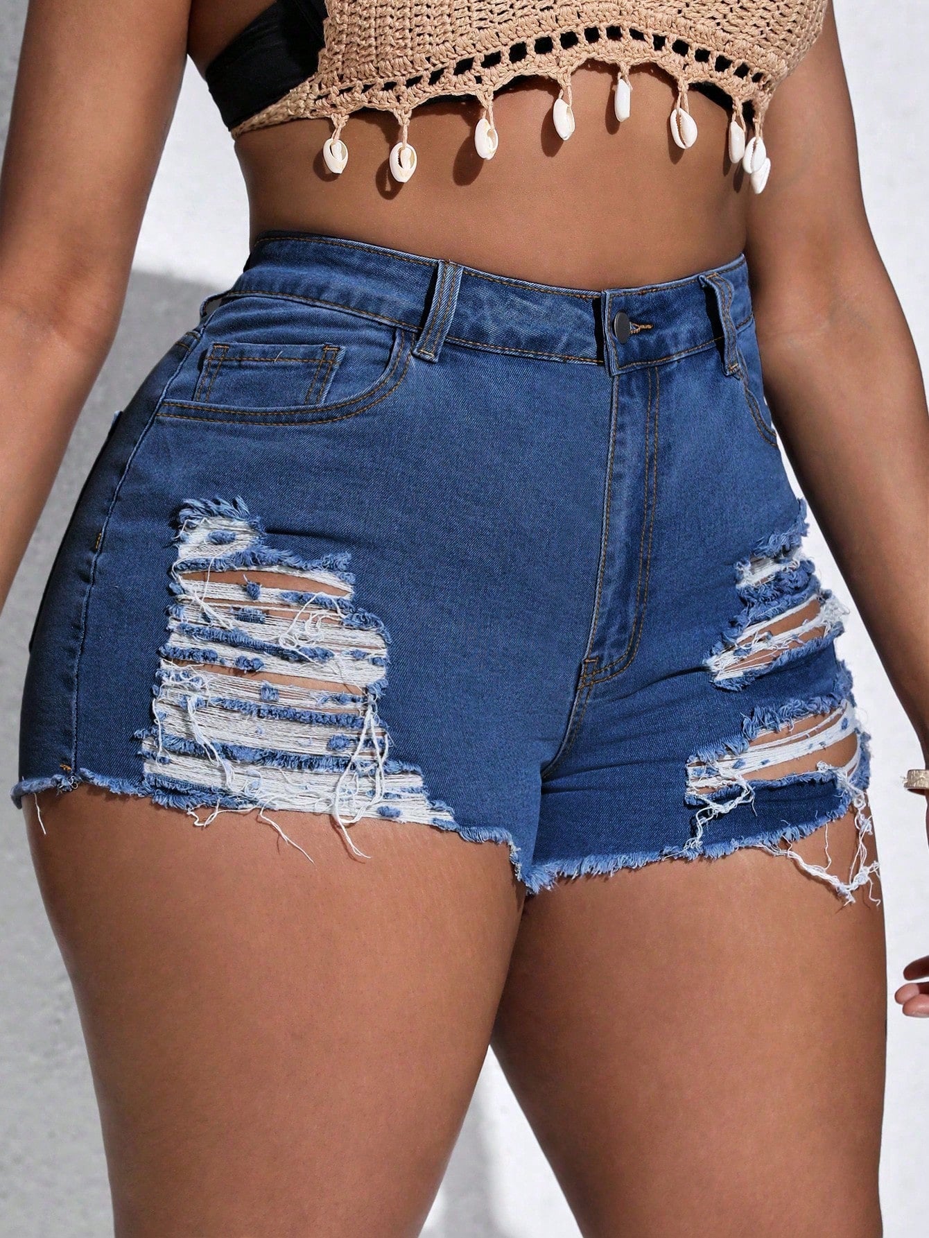 Plus Size Women's Ripped Frayed Hem Casual Denim Shorts With Pockets