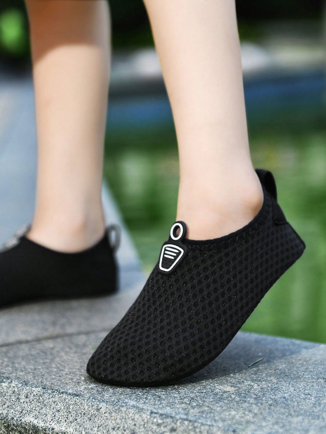 Youth Aqua Shoes & Water Shoes With Mesh Upper, Lightweight And Breathable, With Drop Plastic Materials. Fashionable And Cool, Suitable For Indoor Fitness, Yoga, Outdoor Beach, Amusement Park And More. Best Friend's Anti-Slip, Wear-Resistant Water Shoes.