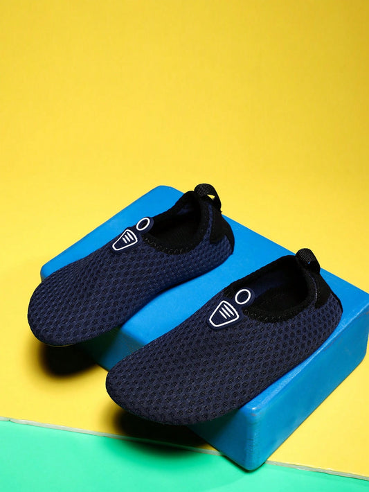 Youth Aqua Shoes & Water Shoes With Mesh Upper, Lightweight And Breathable, With Drop Plastic Materials. Fashionable And Cool, Suitable For Indoor Fitness, Yoga, Outdoor Beach, Amusement Park And More. Best Friend's Anti-Slip, Wear-Resistant Water Shoes.