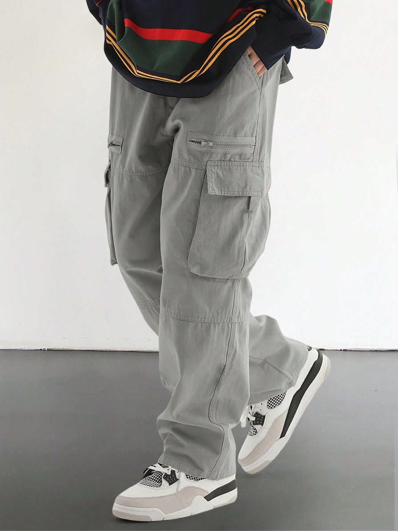 Loose Fit Men's Cargo Pants With Flap Pockets On The Side