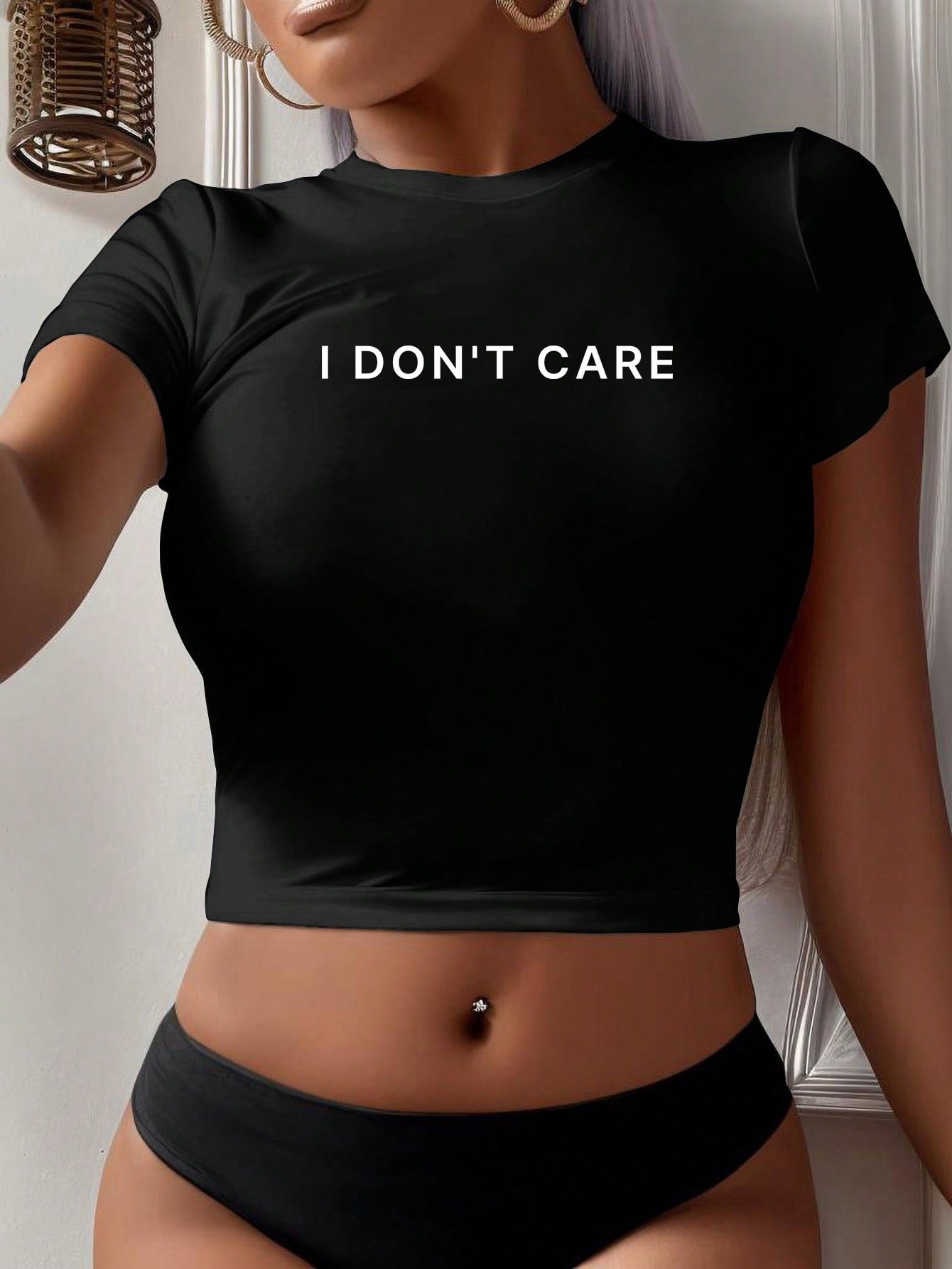 Casual Minimalist Mouth & Gold Teeth Printed Round Neck Crop Sleeve Slim Crop Top T-Shirt For Women, Suitable For Summer