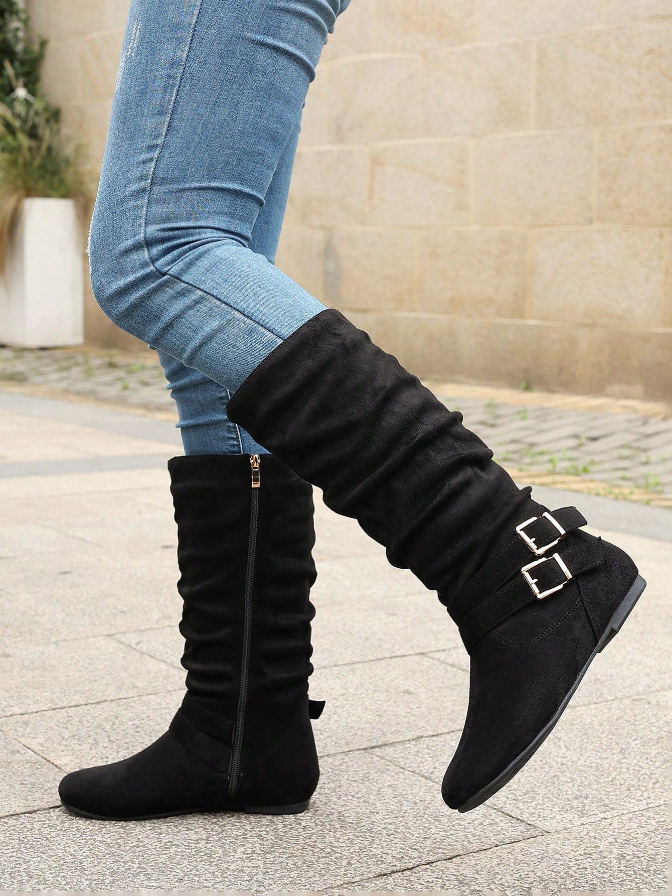 Brown High-Top Flat Heel Women's Knee-High Boots With Side Zipper And Gold Buckle, Ideal For Autumn And Winter Casual Wear