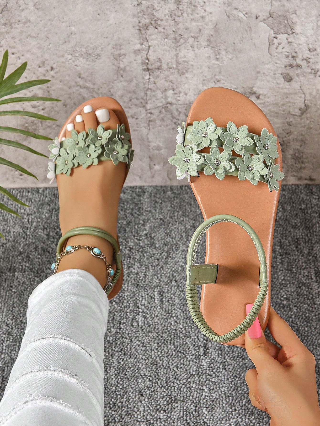 Women's Fashion Embroidered Comfortable Elastic Band Beach Flat Sandals Plus Size