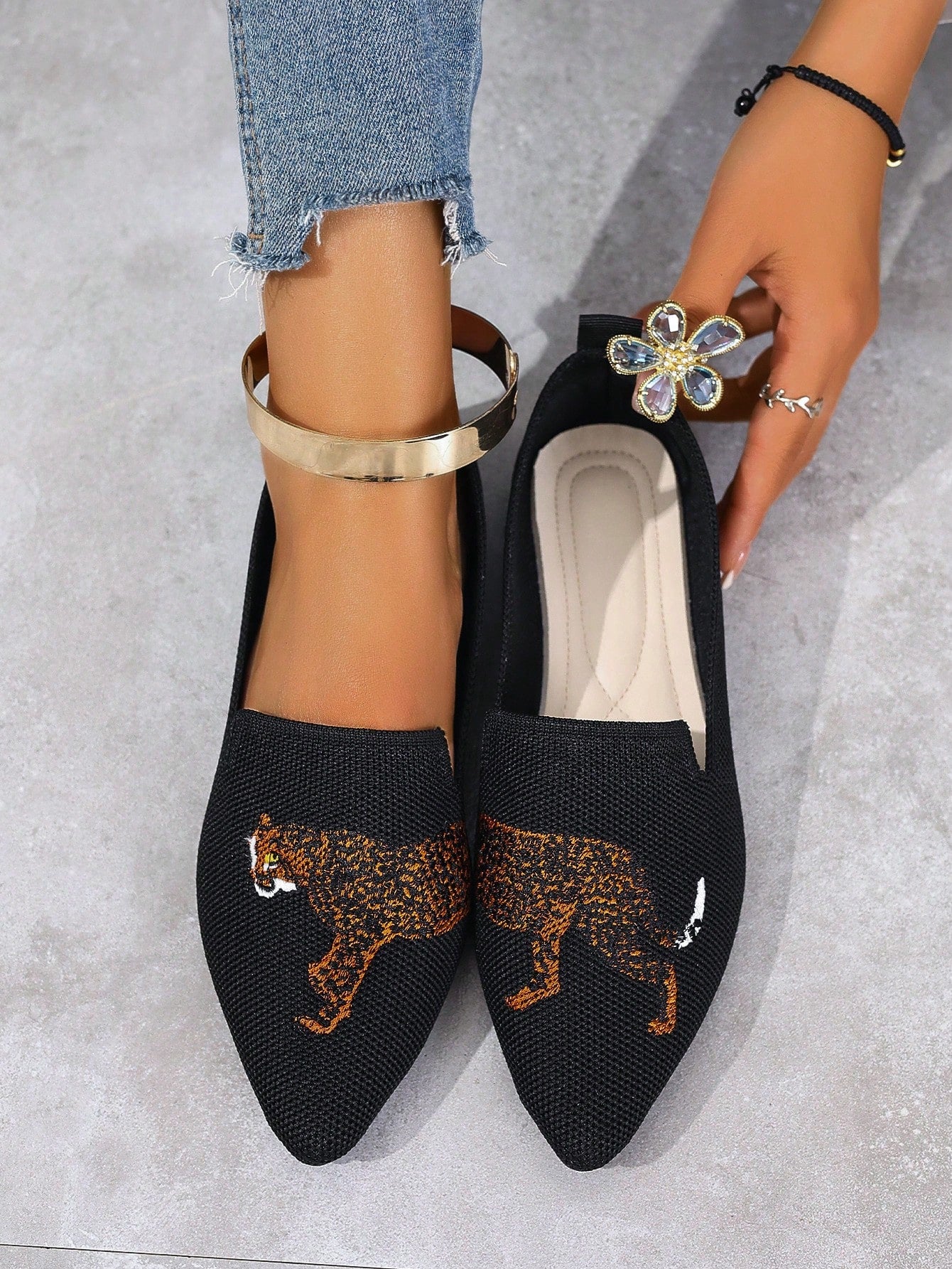 Women's Fashionable Square Toe Tiger Embroidery Pattern Breathable Large Size Slip-On Ballet Flats For Export