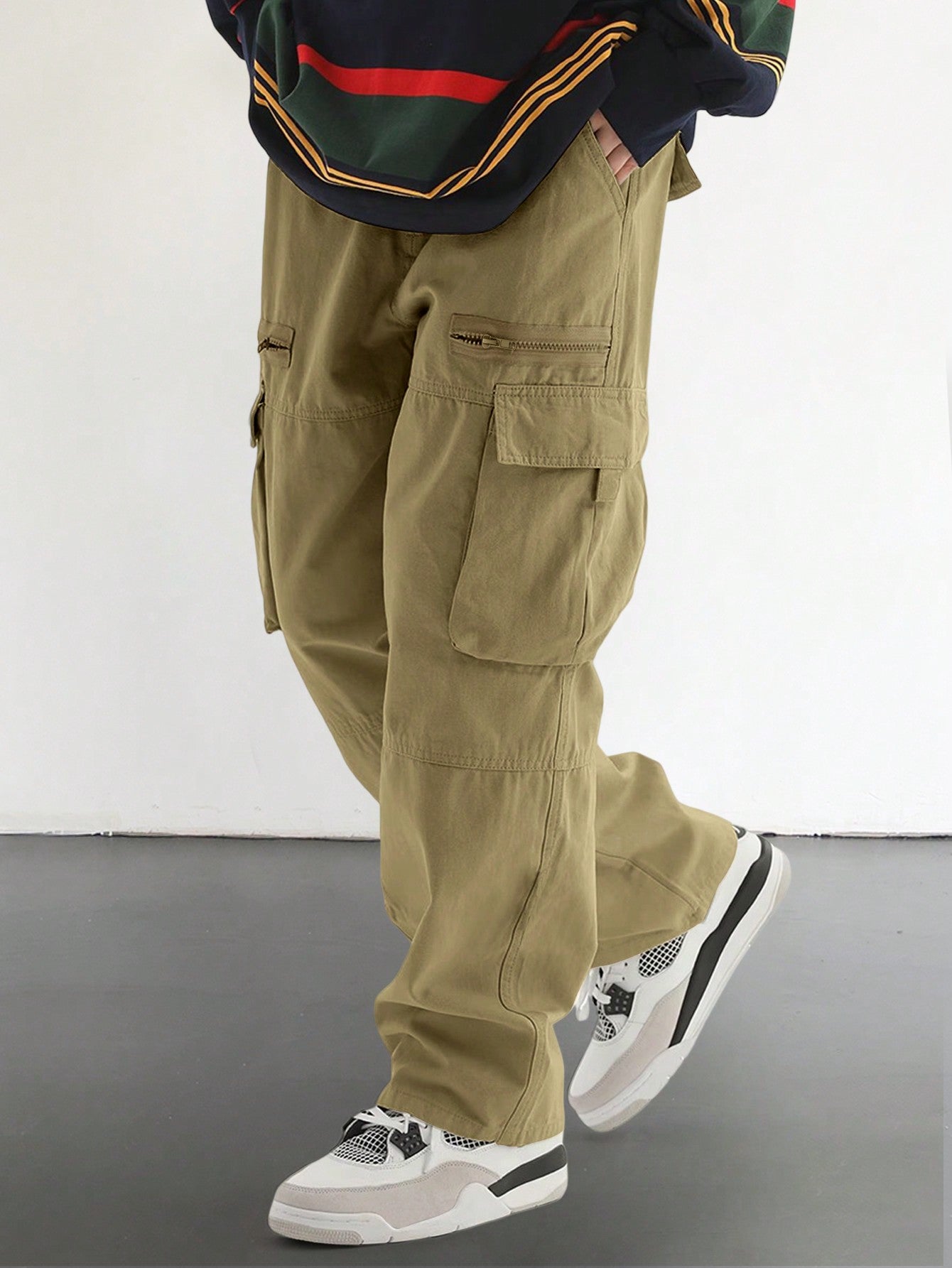 Loose Fit Men's Cargo Pants With Flap Pockets On The Side