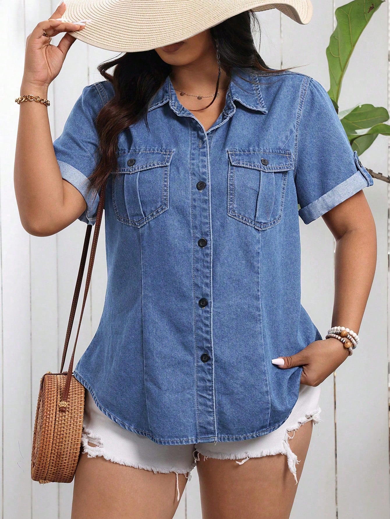 Plus Size Women's Summer Casual Fit Denim Shirt With Flap Pockets And Short Sleeves