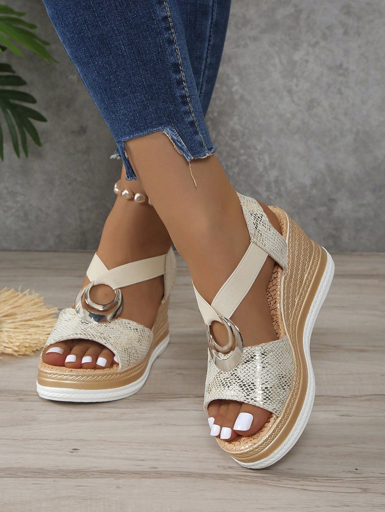 Ladies Solid Color Platform Wedge Sandals, Slip-On Slip-On Design, Luxurious And Fashionable Shoes, 2024 Summer Designer's New Comfortable Casual Women's Shoes, Perfect For Traveling, Parties And Fashion Events