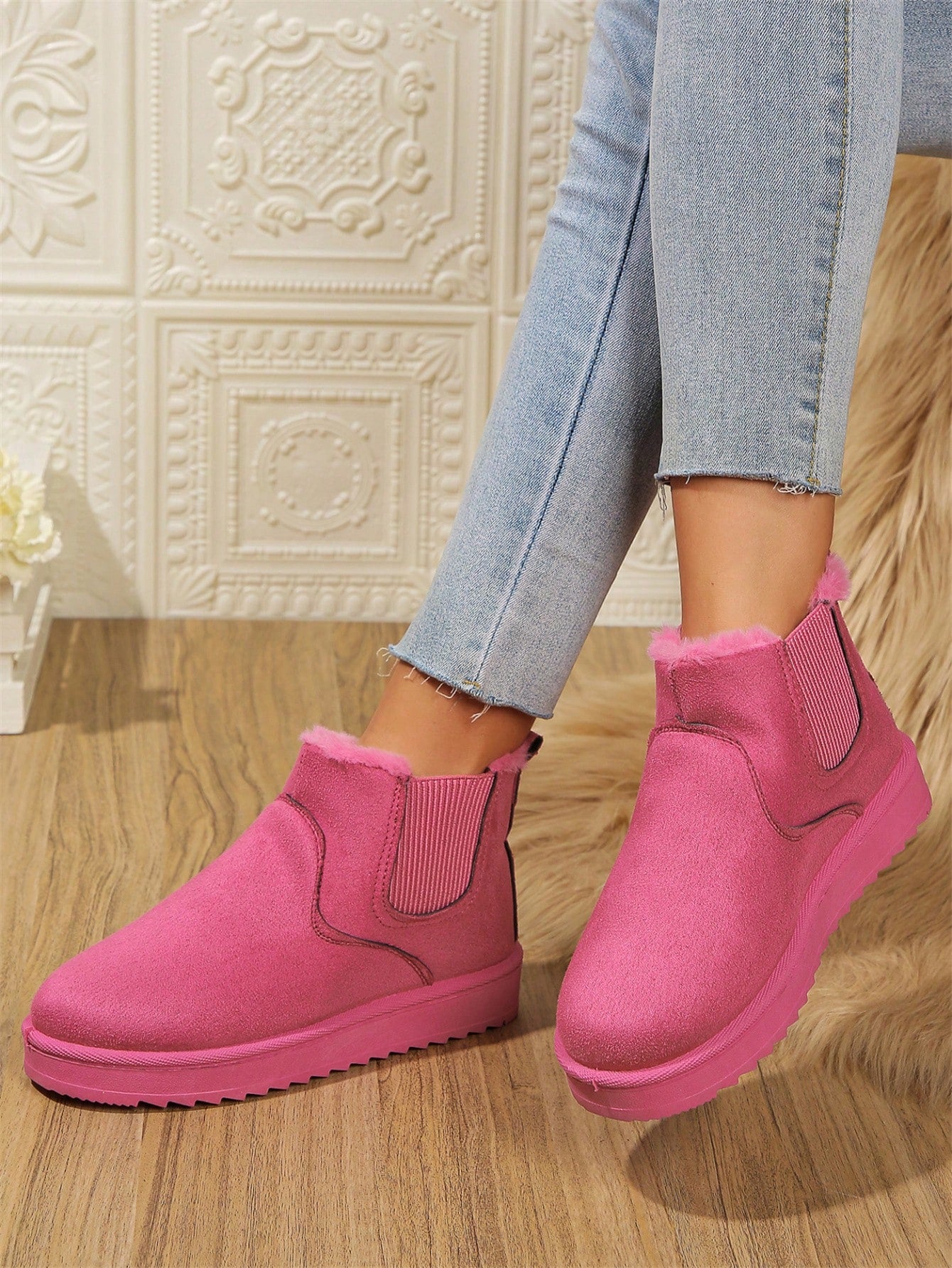 Solid Color Women's Fur-Lined Winter Short Boots, Chelsea Style, Slip-On, Fashionable Winter Shoes