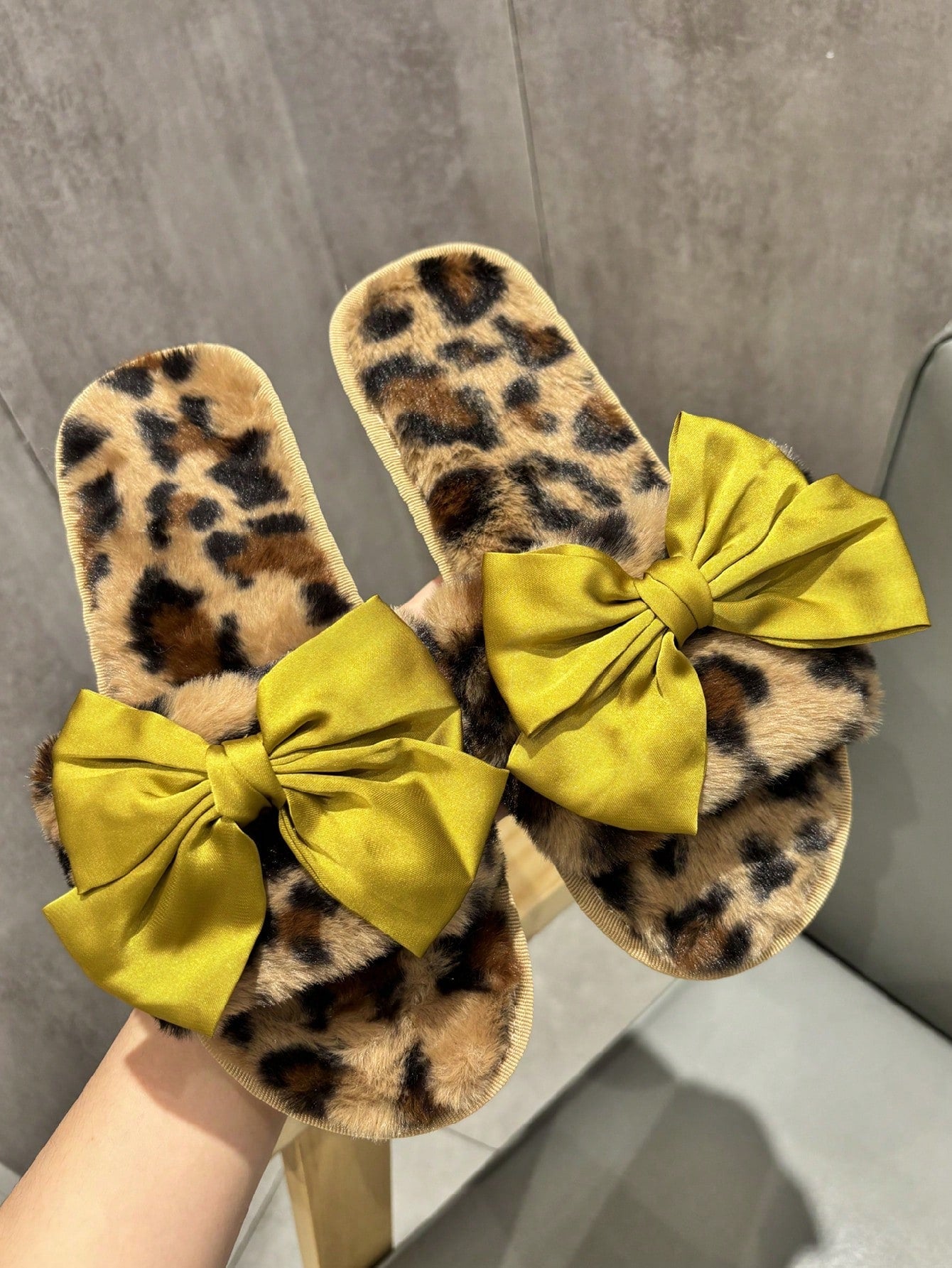 Women's Elegant White Plush Bow Yellow Flat Plush Slipper, Perfect For Valentine's Day Party And Home Use