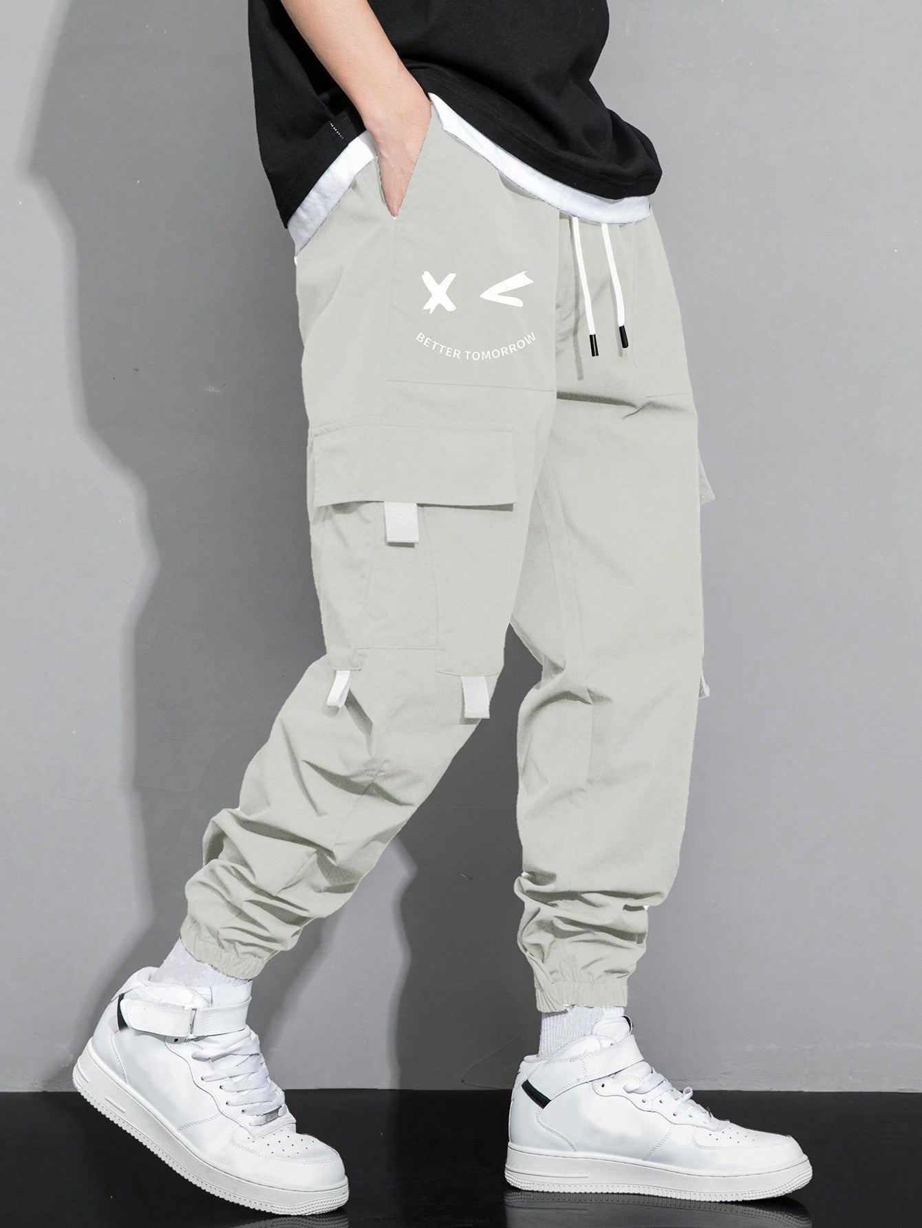 Men's Loose Fit Expression Printed Cargo Pants With Flap Pockets And Drawstring Waist