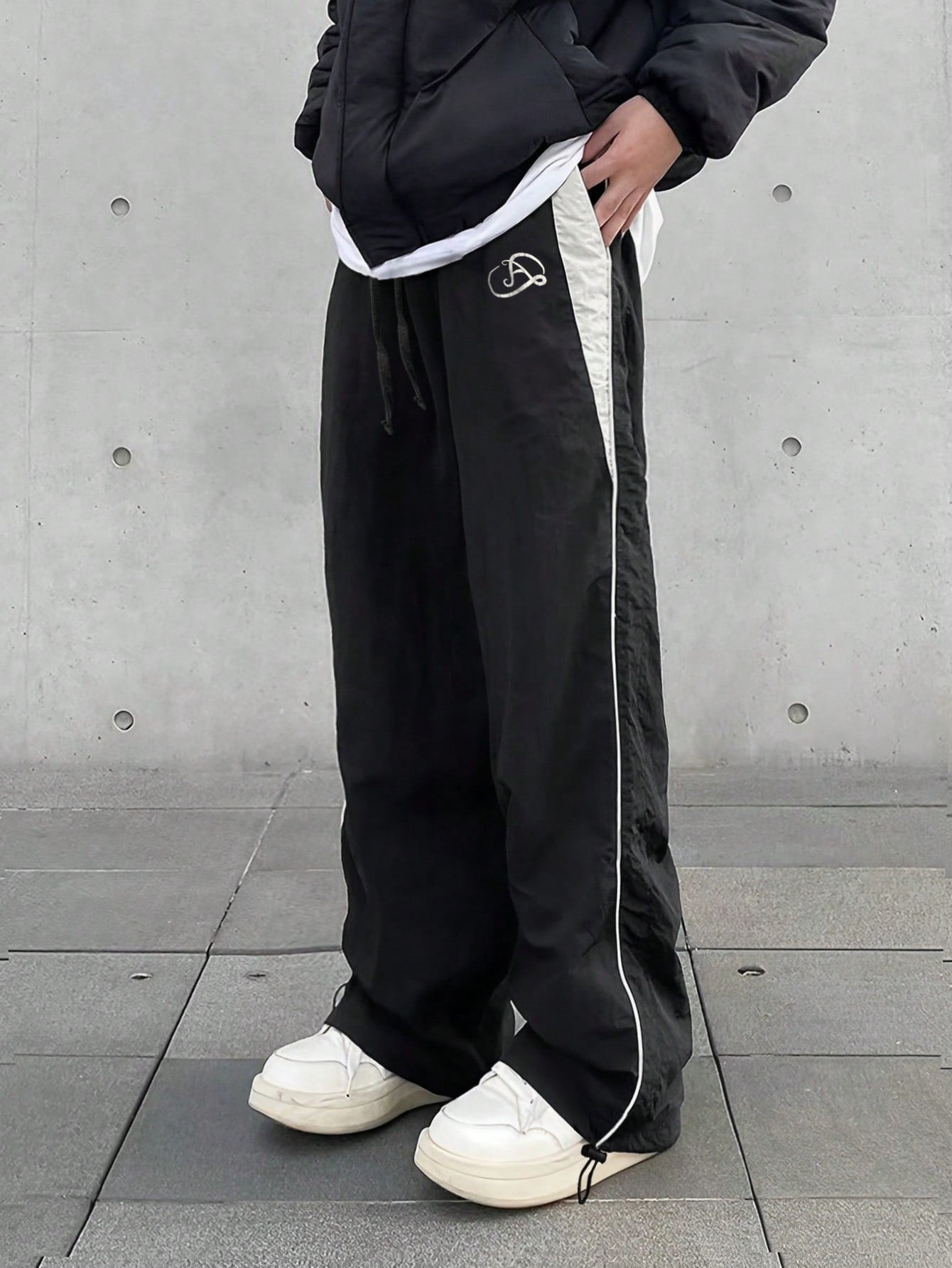 Men Wide Leg Loose Casual Pants With Letter Print And Color-Block Pockets