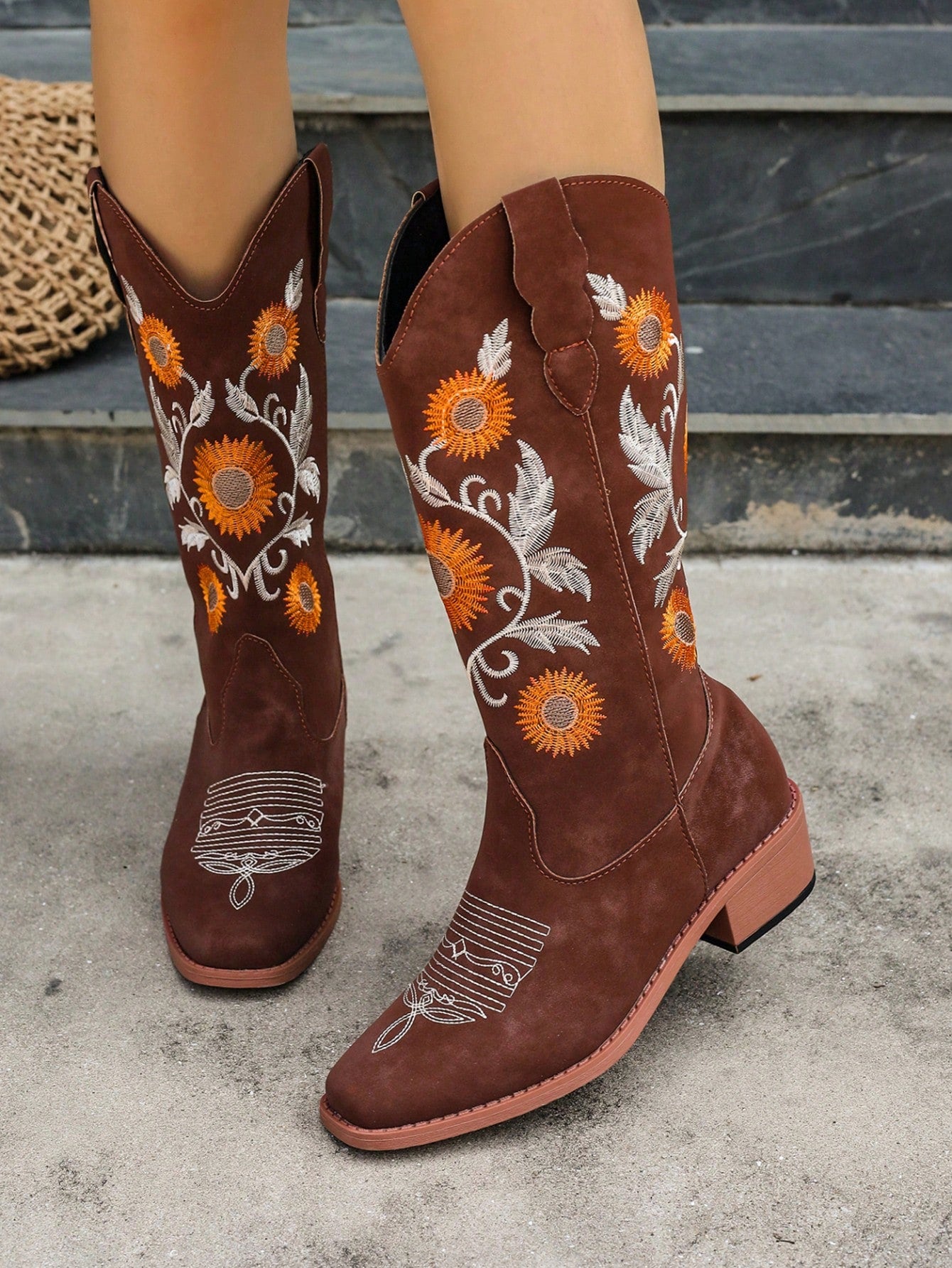 New Women's Mid-Calf Brown Riding Boots Adorned With Sunflower Pattern And V-Shaped Opening