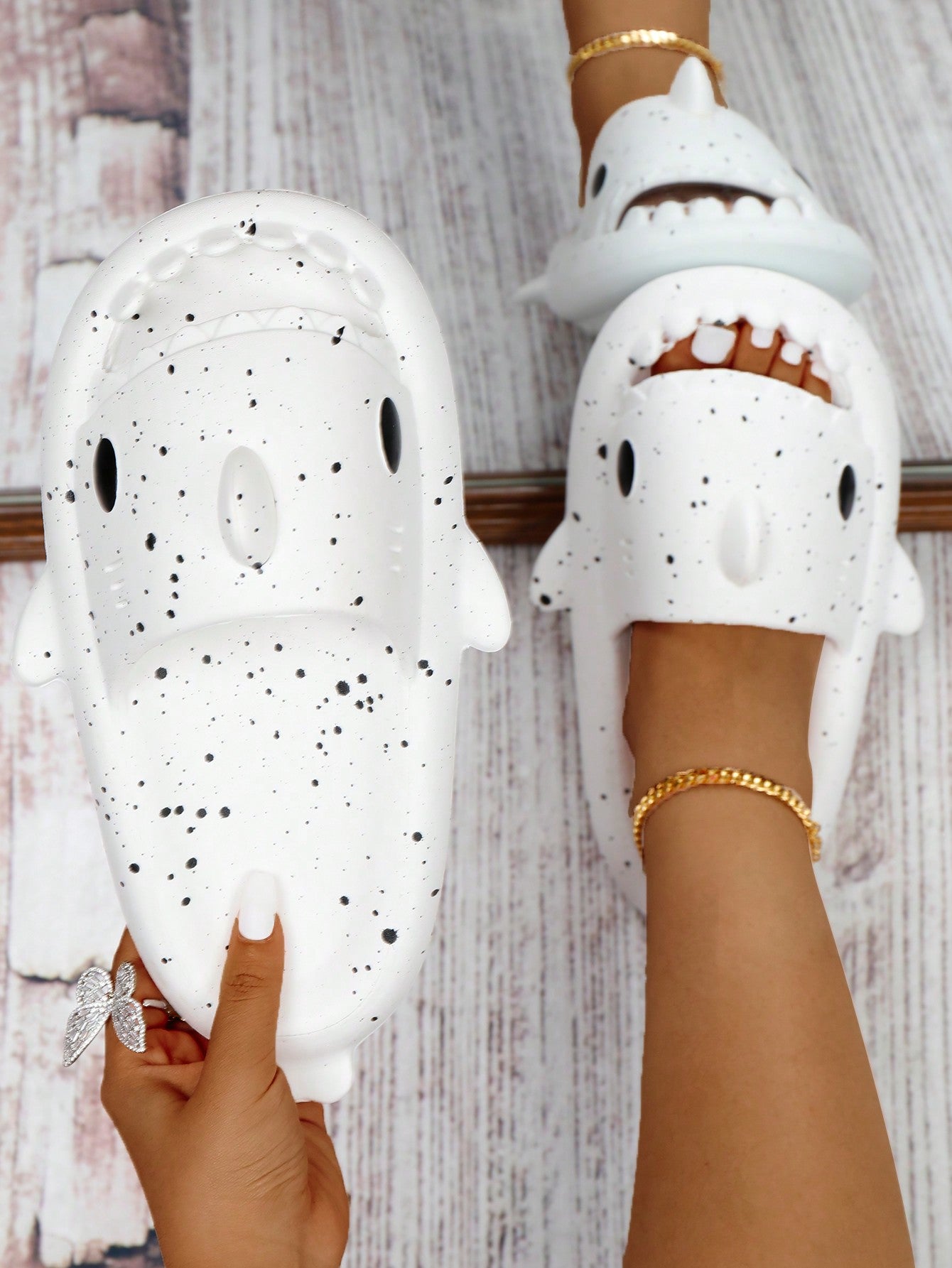 Fashionable And Fun Shark Shaped Slides Thick-Soled Plastic Slippers For Women