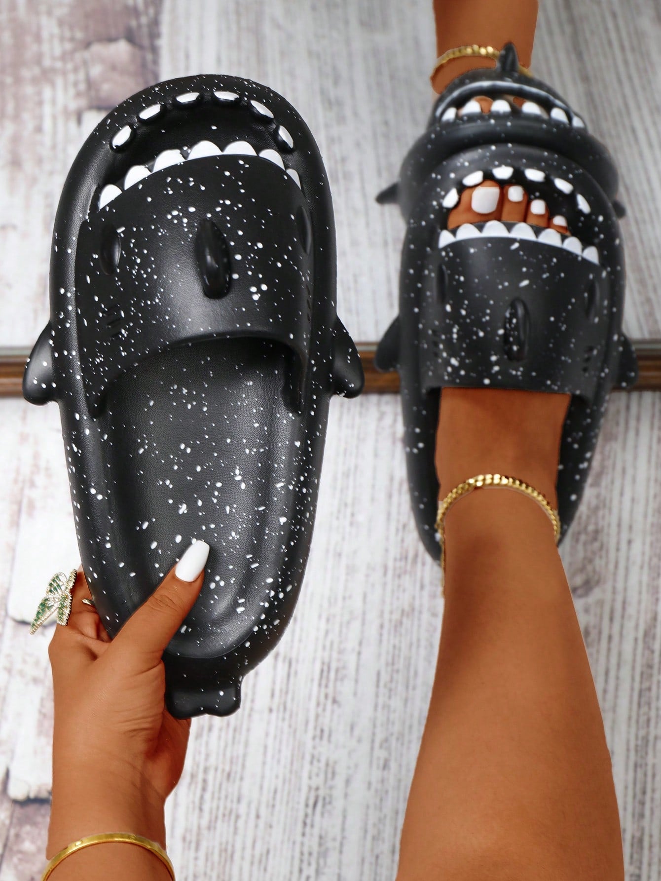 Fashionable Fun Shark Shaped Thick Sole Plastic Slippers, New Style Shark Slides