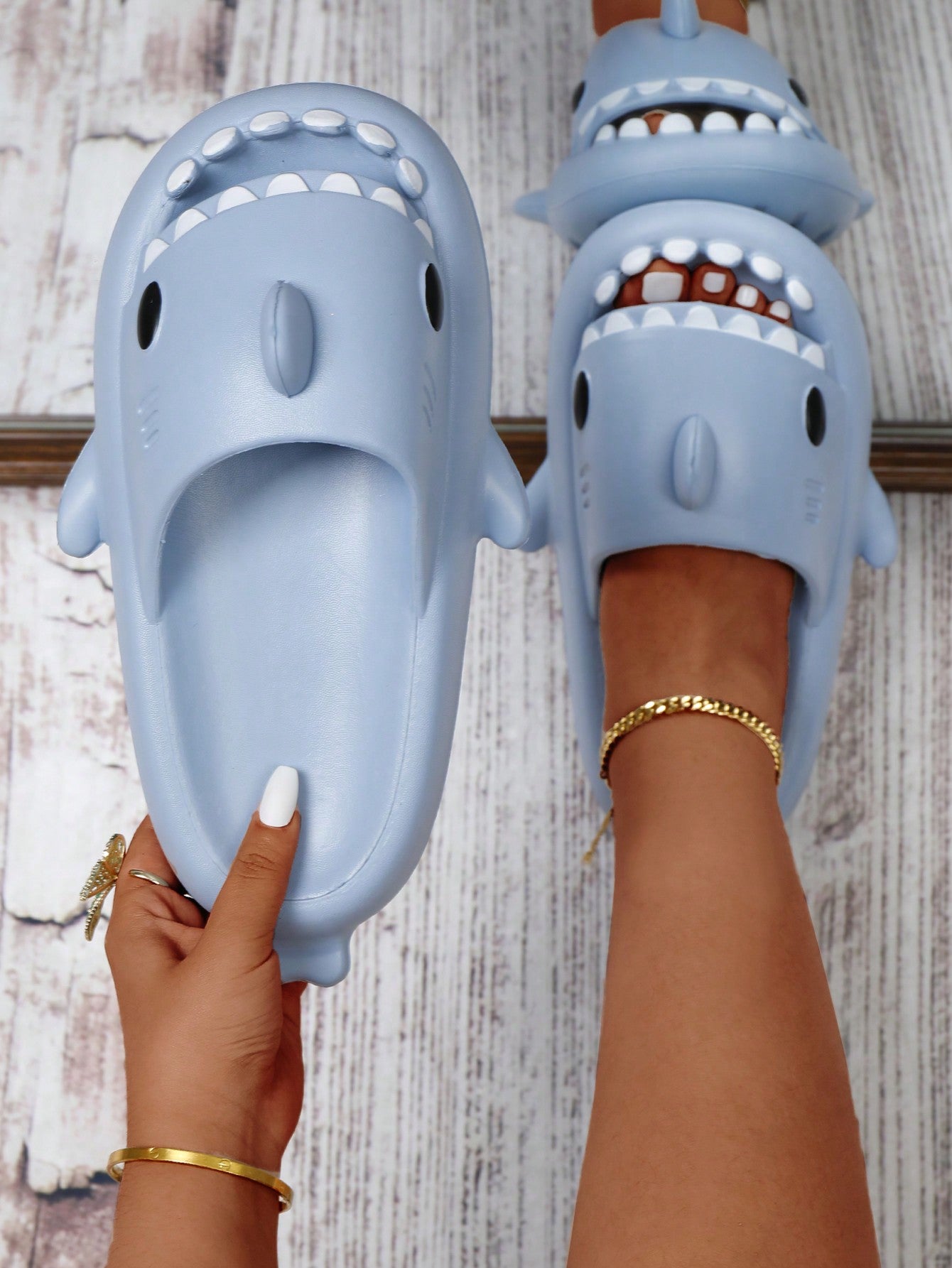 Shark Shaped Fun Flip Flops, Thick Soled Slippers With Open Toe, Couple Slipper, Non-Slip Soft Bottom Beach Slippers