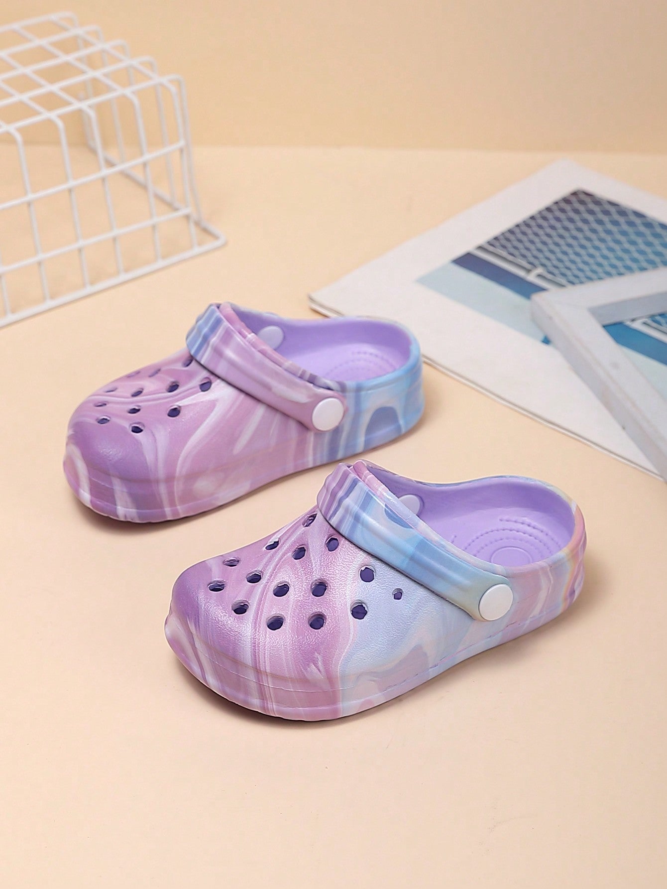 Children's Fashionable And Versatile Hollowed-Out Shoes For Indoor And Outdoor Use, Quick-Drying And Comfortable Beach Shoes