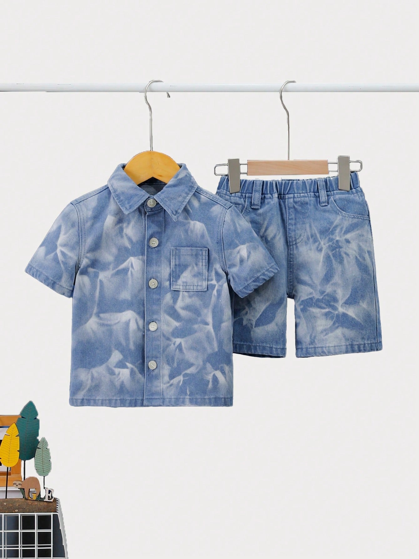 Young Boy 2pcs Blue Casual Fashionable  Tie-Dye Design Comfortable Loose Boy Shirt Top And Denim Baggy Boy Shorts For Vacation And Dailywear Cute Summer Clothes For School