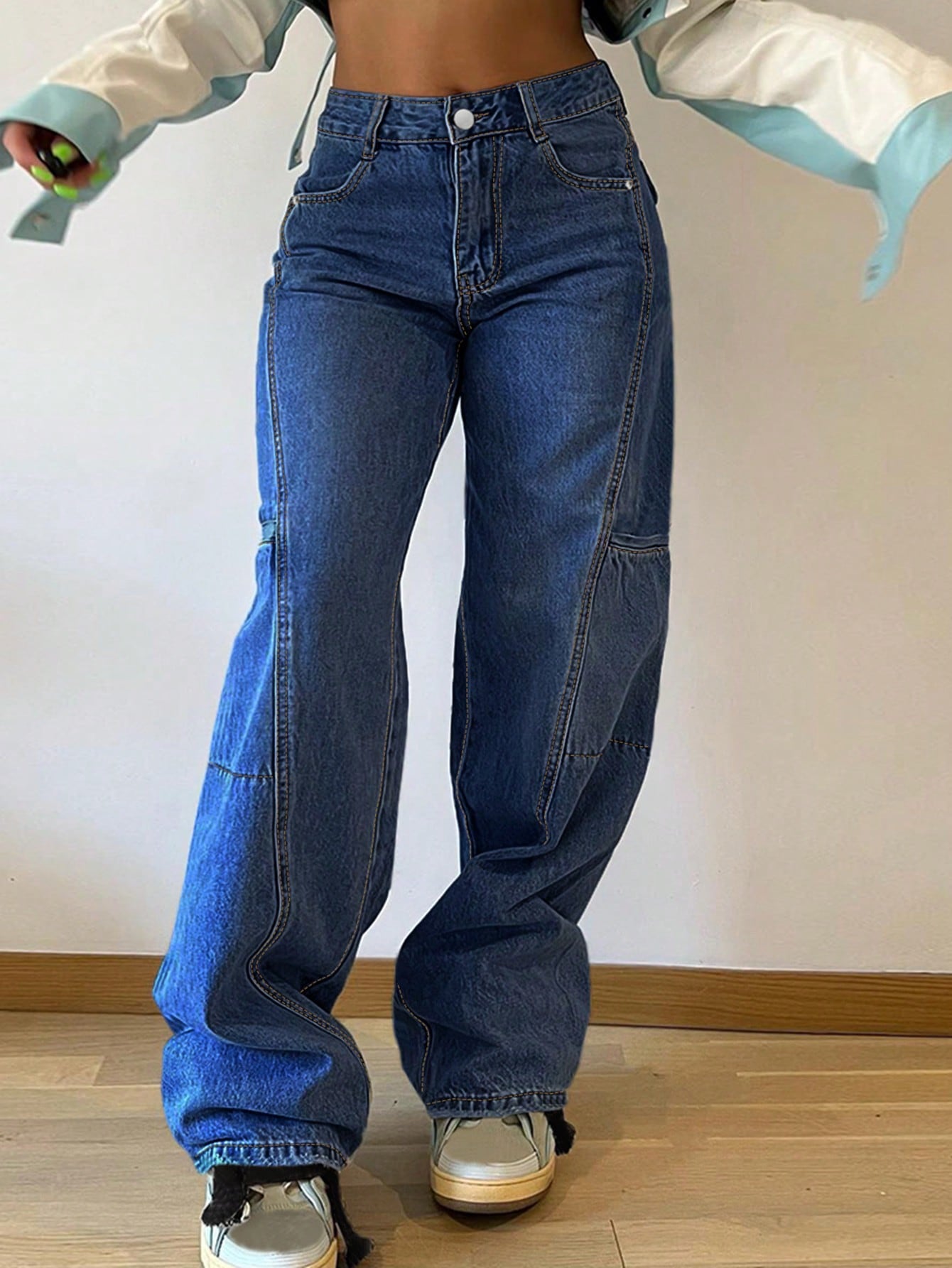 Boyfriend Style Loose Fit Jeans With Slanted Pockets And Washed Finish