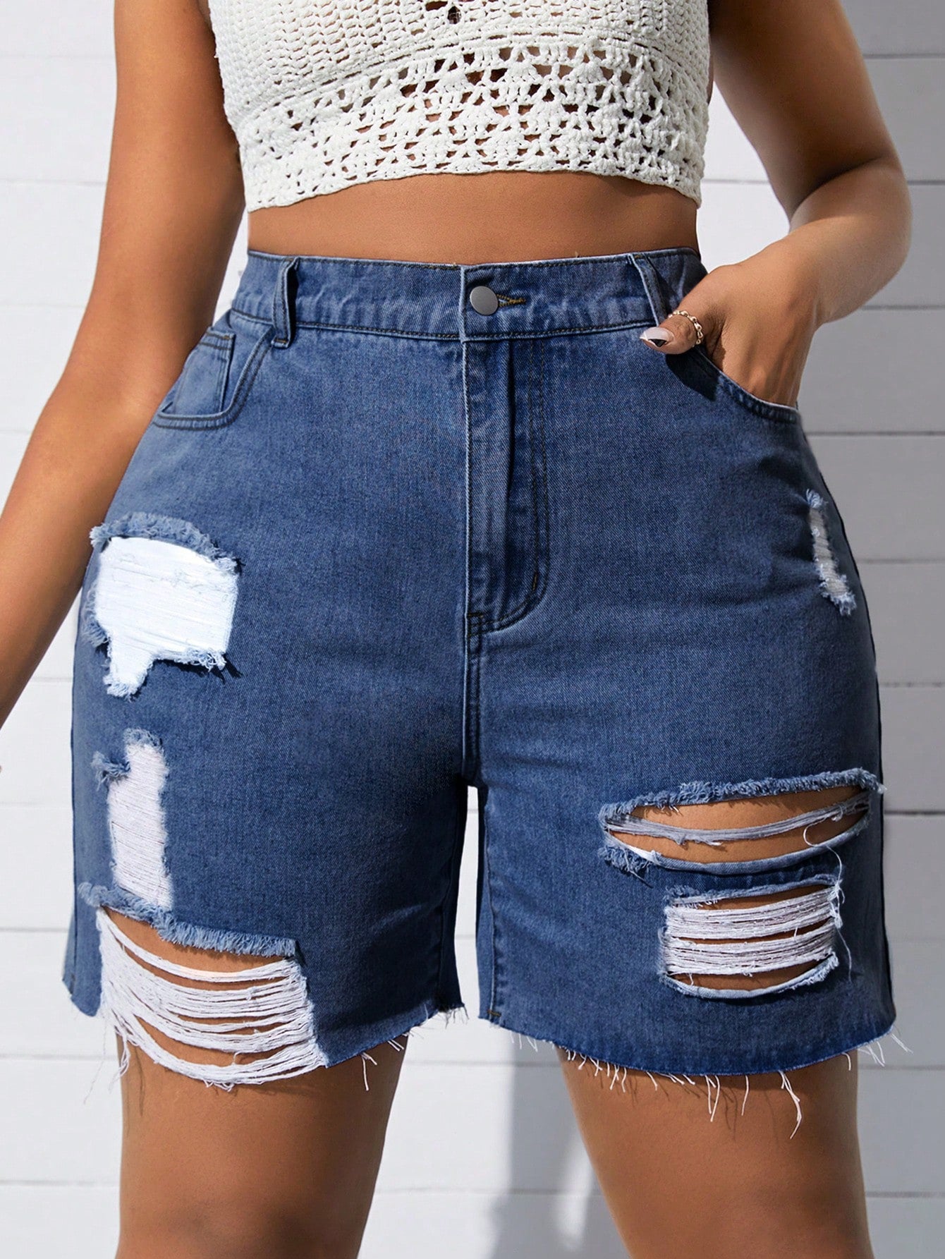 Plus Size Women's Distressed Frayed Hem Denim Shorts