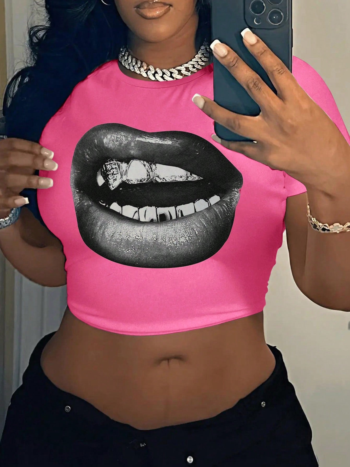 Casual Minimalist Mouth & Gold Teeth Printed Round Neck Crop Sleeve Slim Crop Top T-Shirt For Women, Suitable For Summer